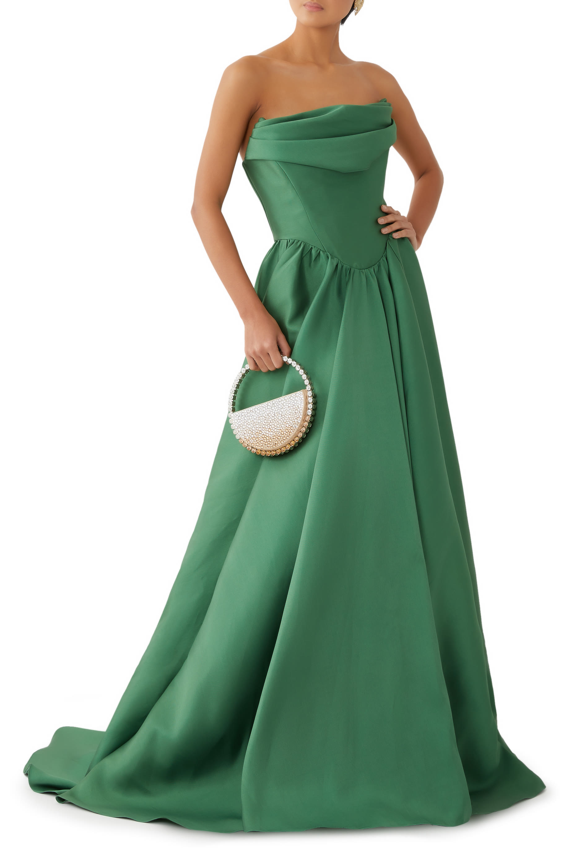 فستان سهرة علياء ميكادو