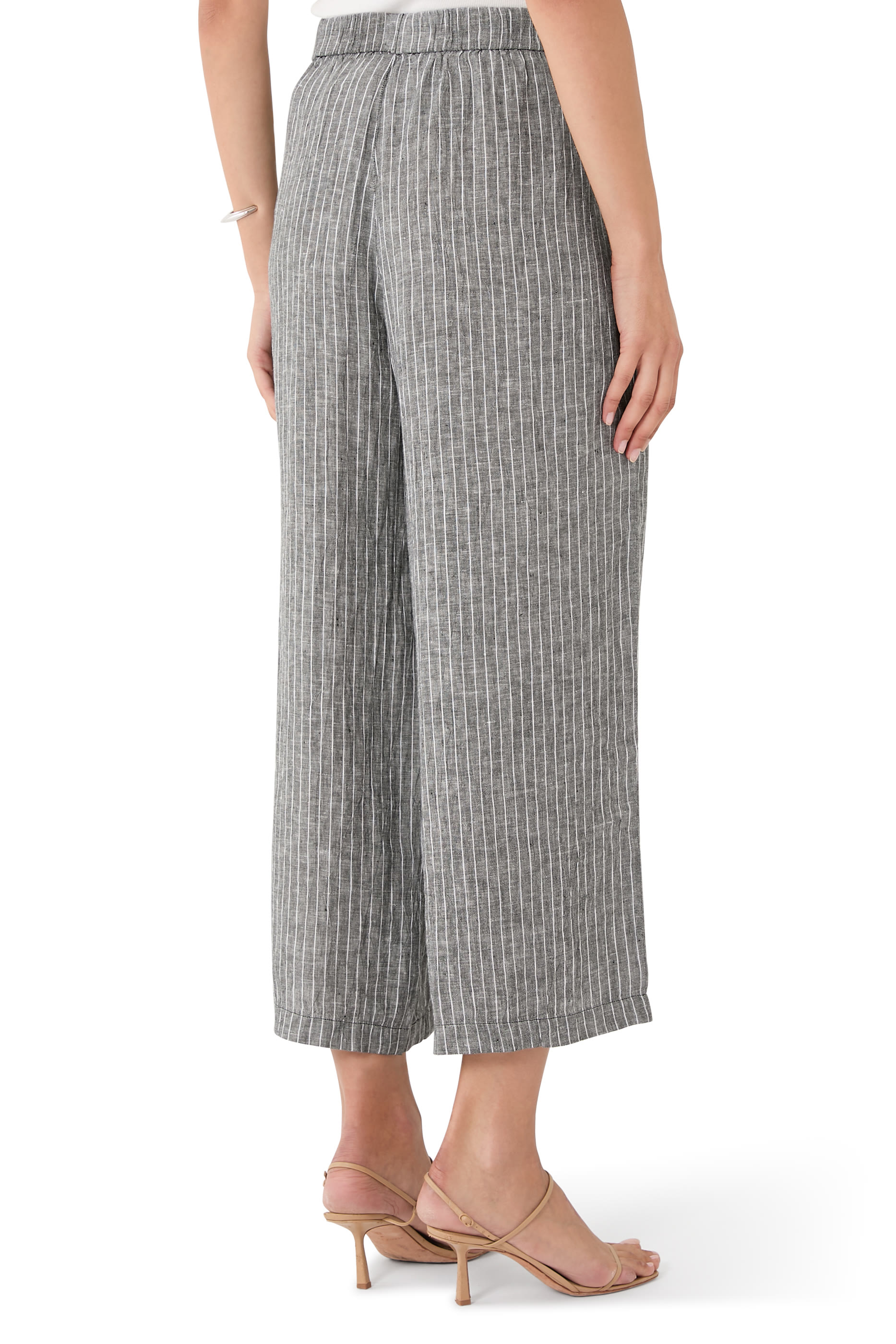 بنطال بقصة ساق واسعة قصيرة كتان عضوي مجعد