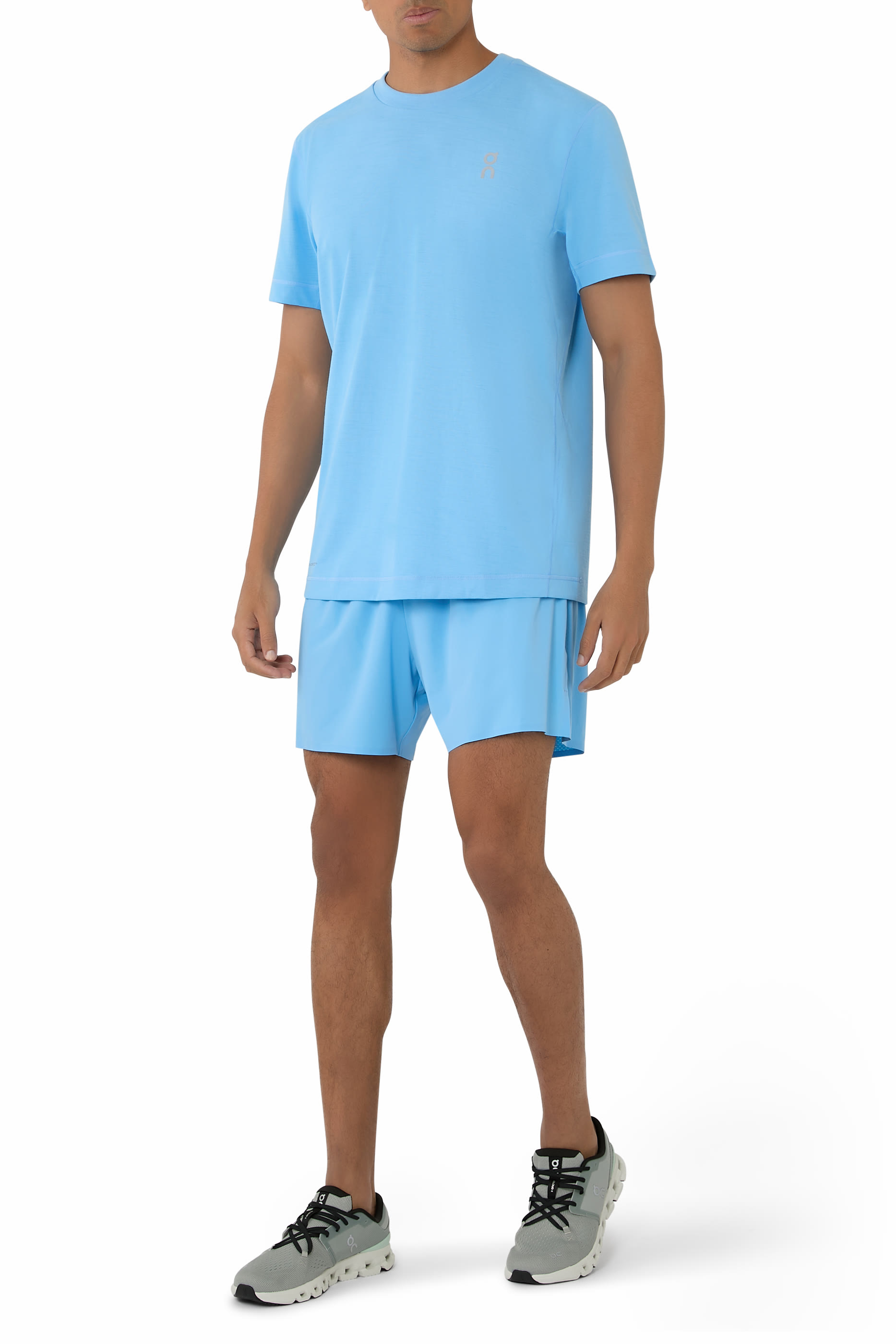 شورت رياضي بشعار الماركة