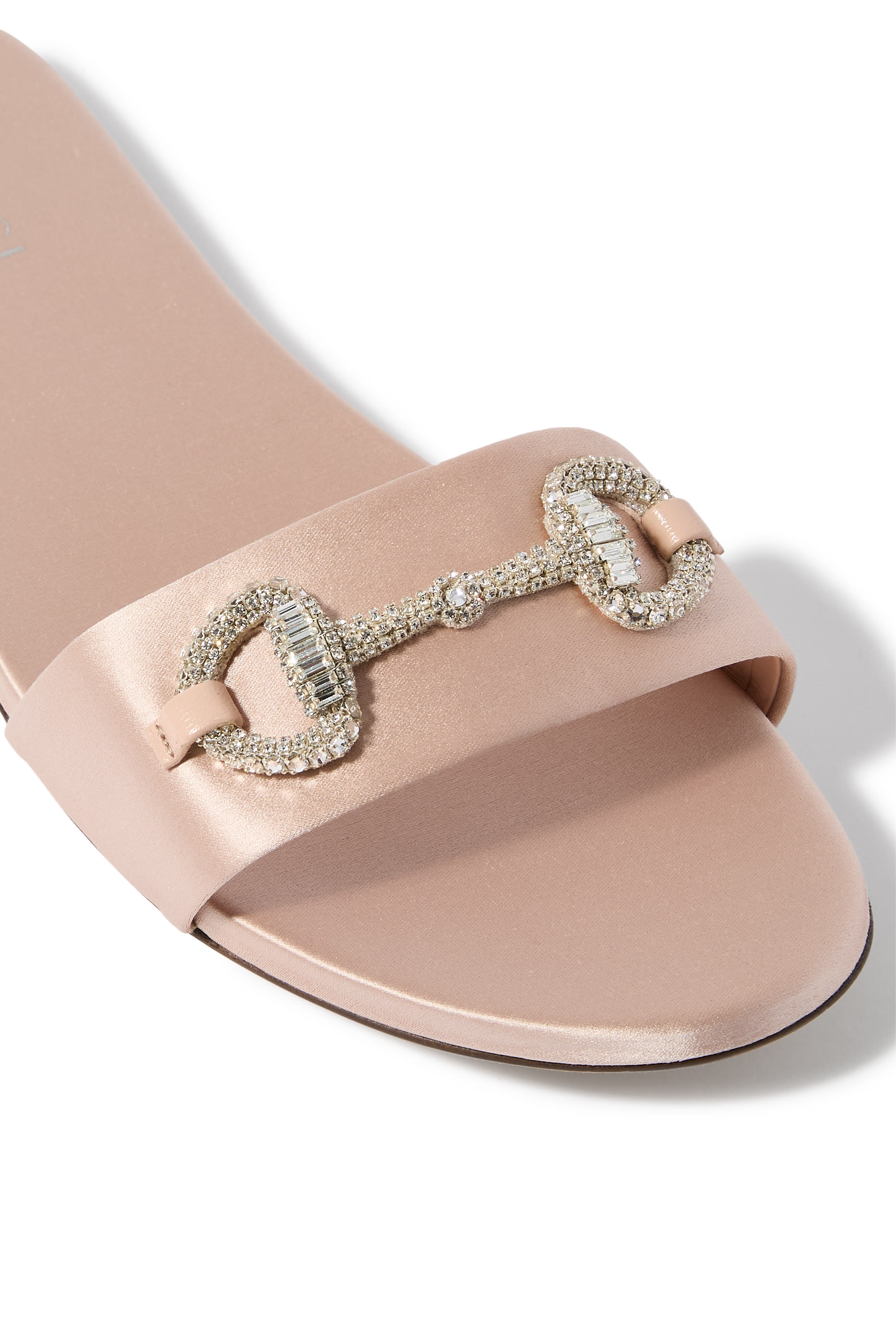 حذاء كيم مفتوح من الخلف بحلية