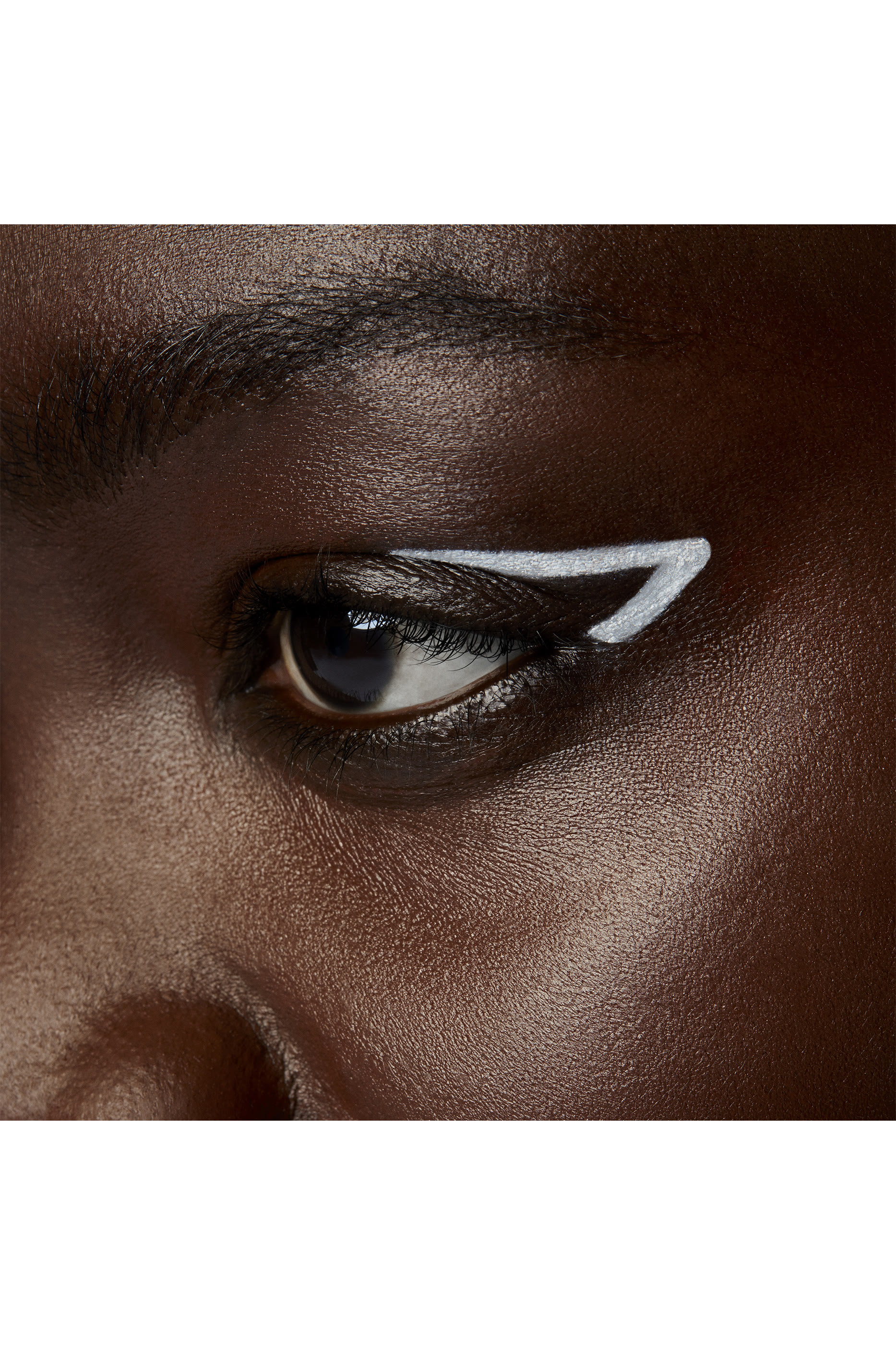 قلم محدد عيون جل