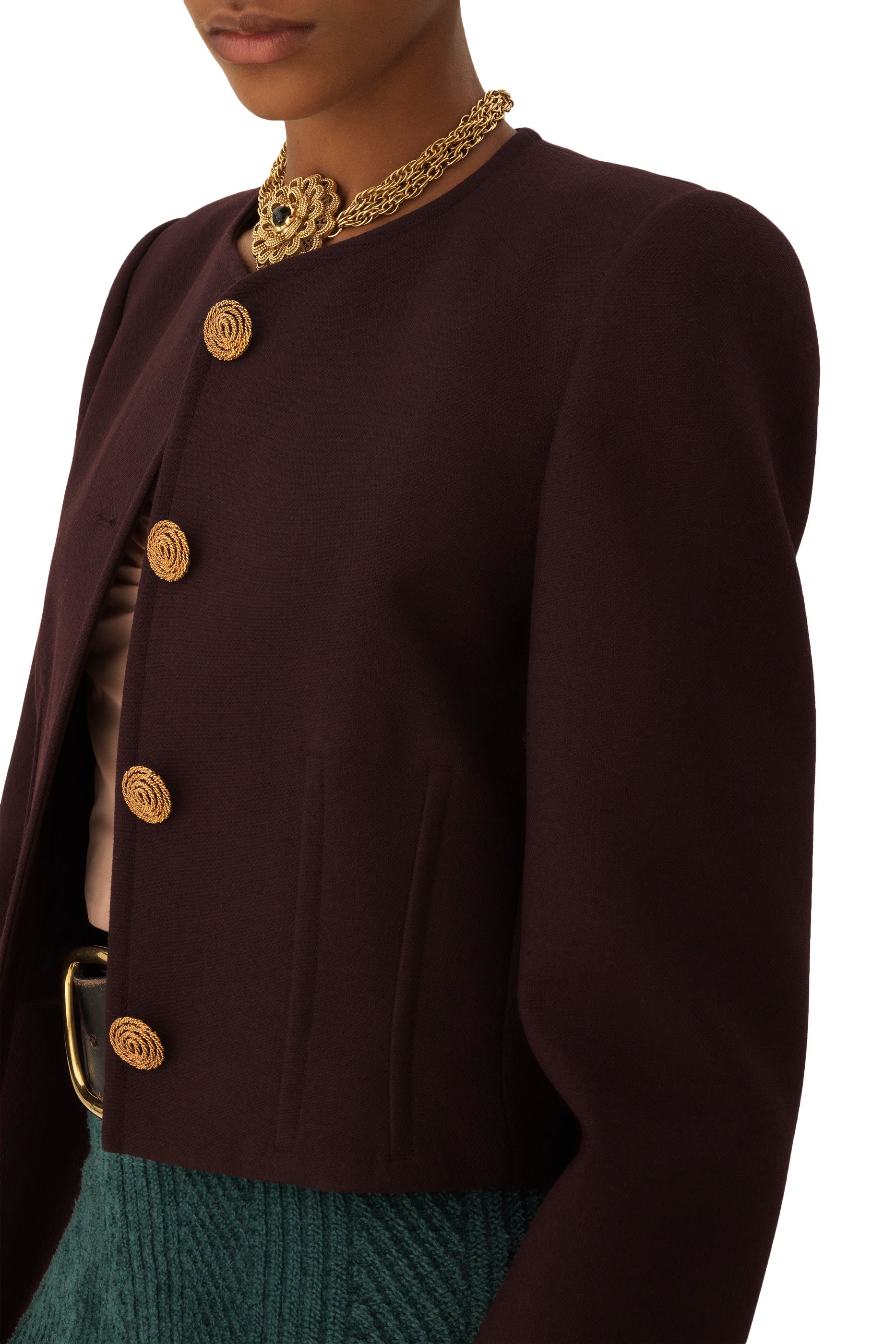 جاكيت قصير بلا ياقة