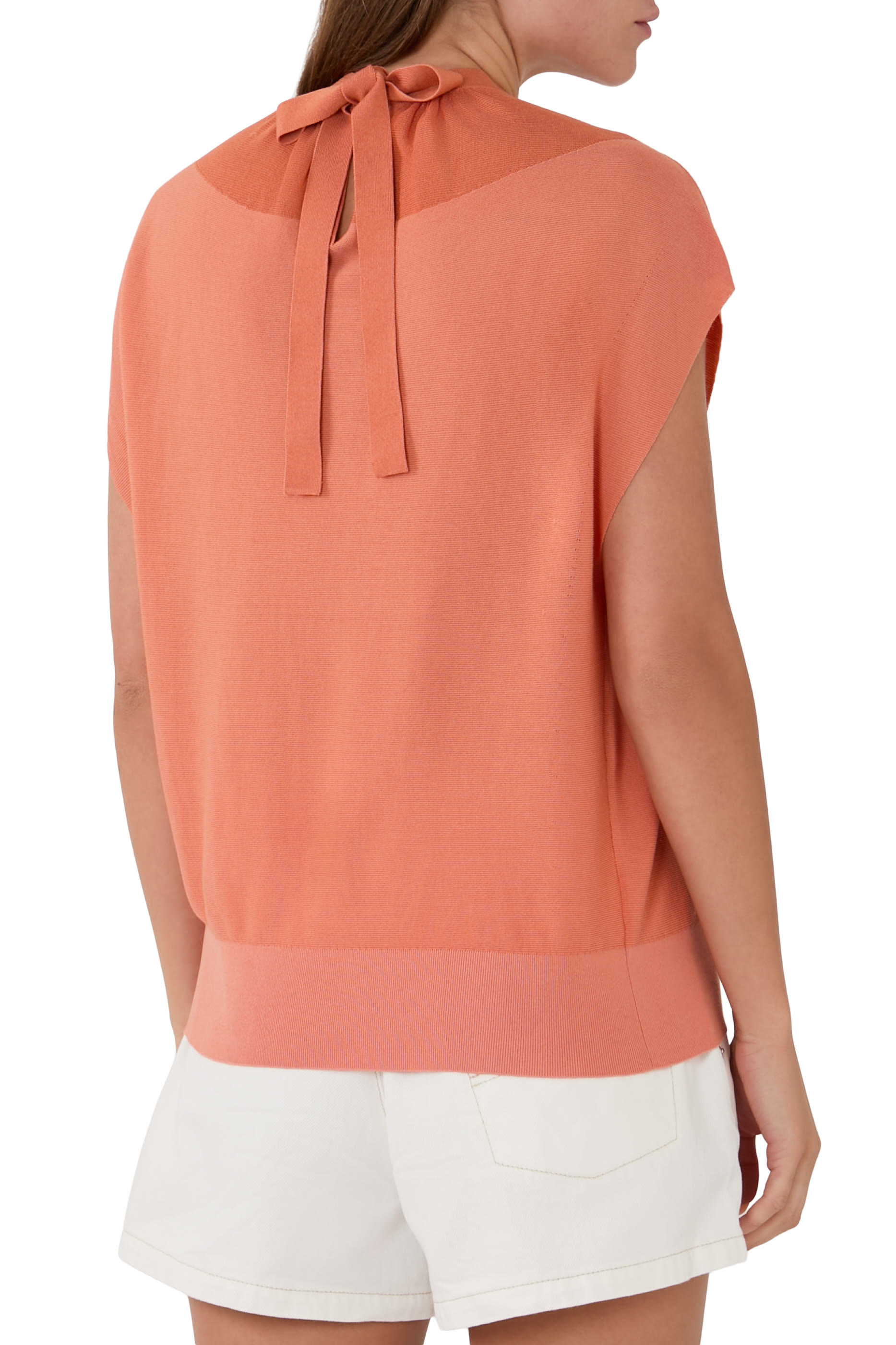 بلوزة بظهر منسوج