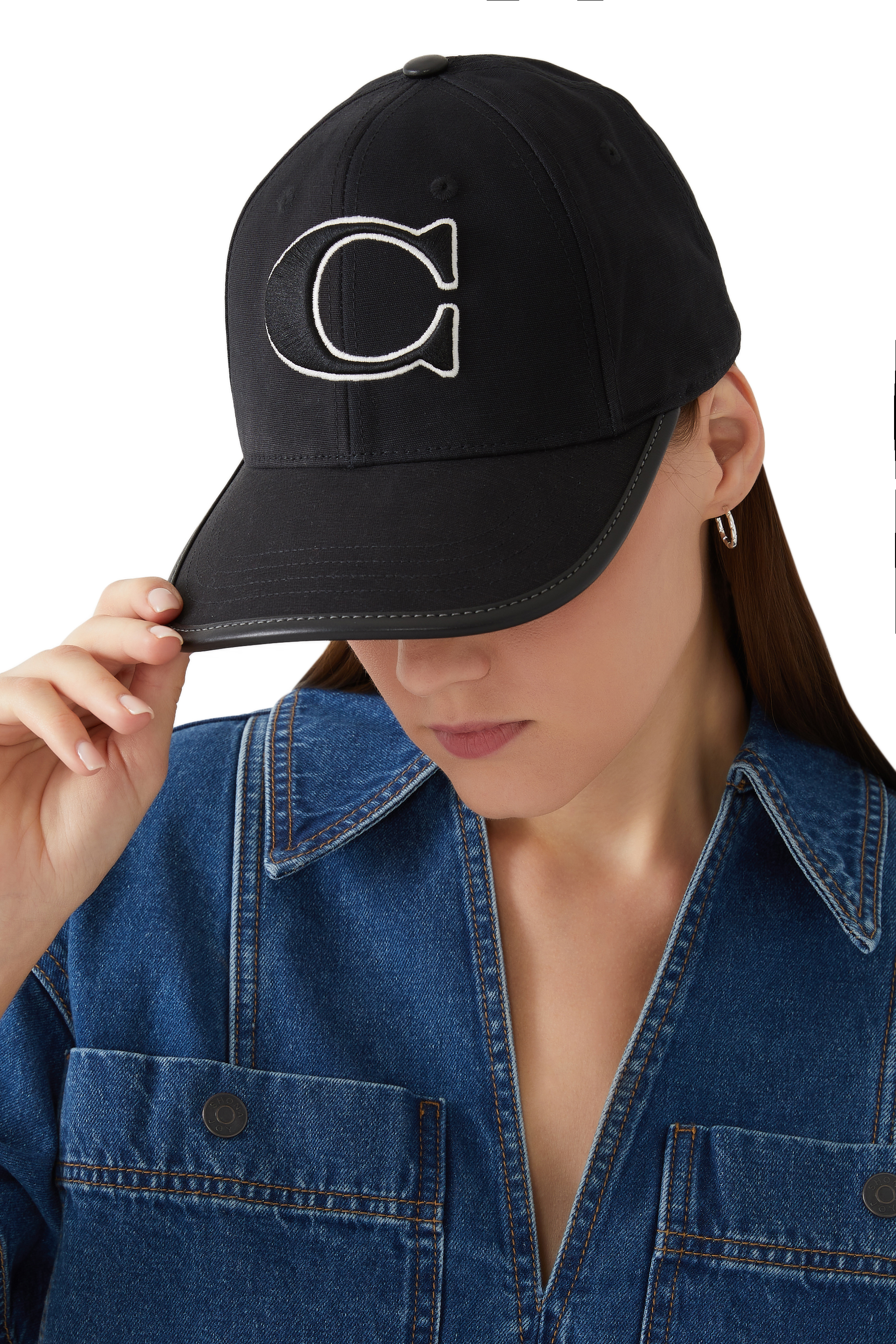 كاب بيسبول بتفاصيل شعار الماركة قماش قنب