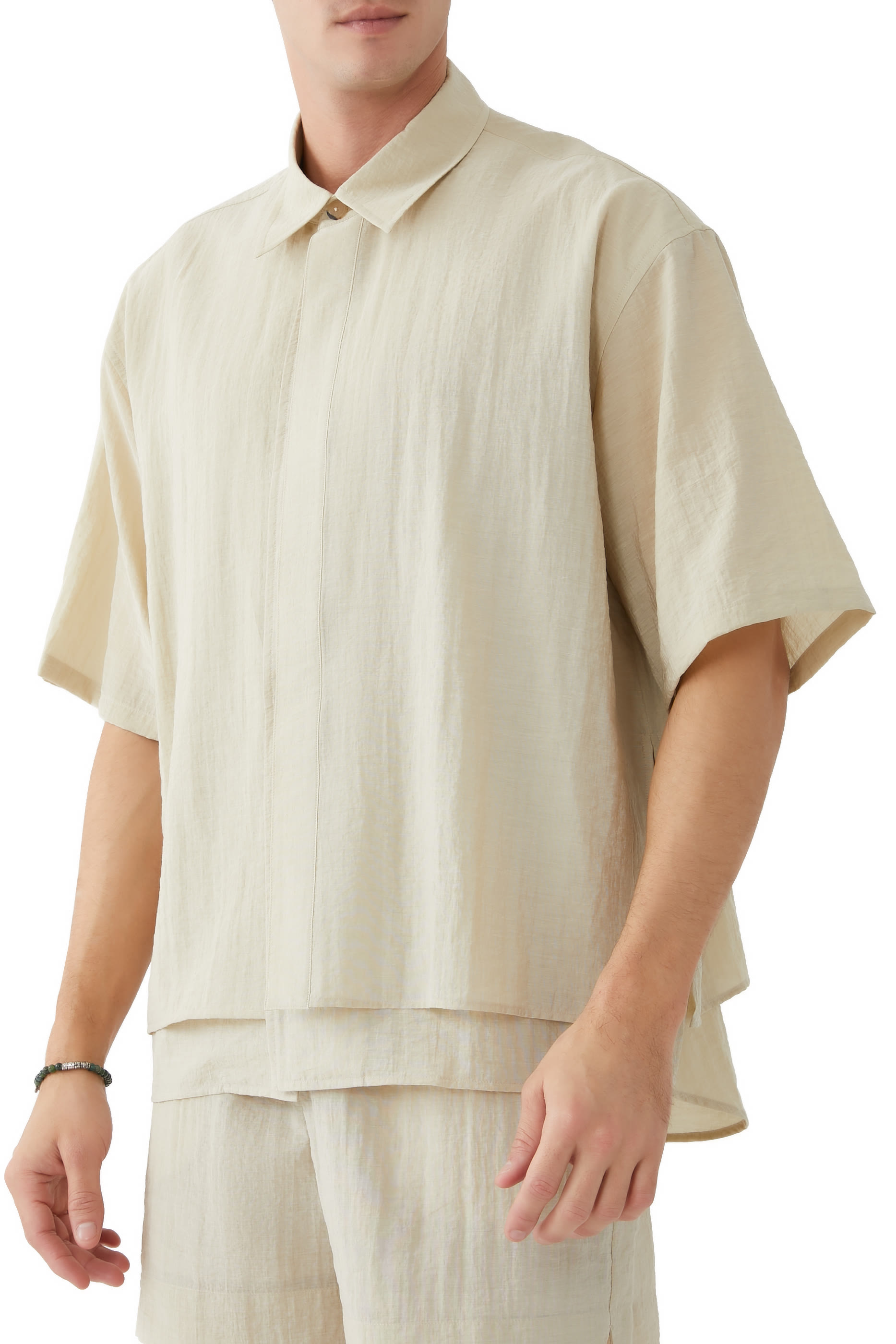 قميص بطبقتين وأكمام قصيرة