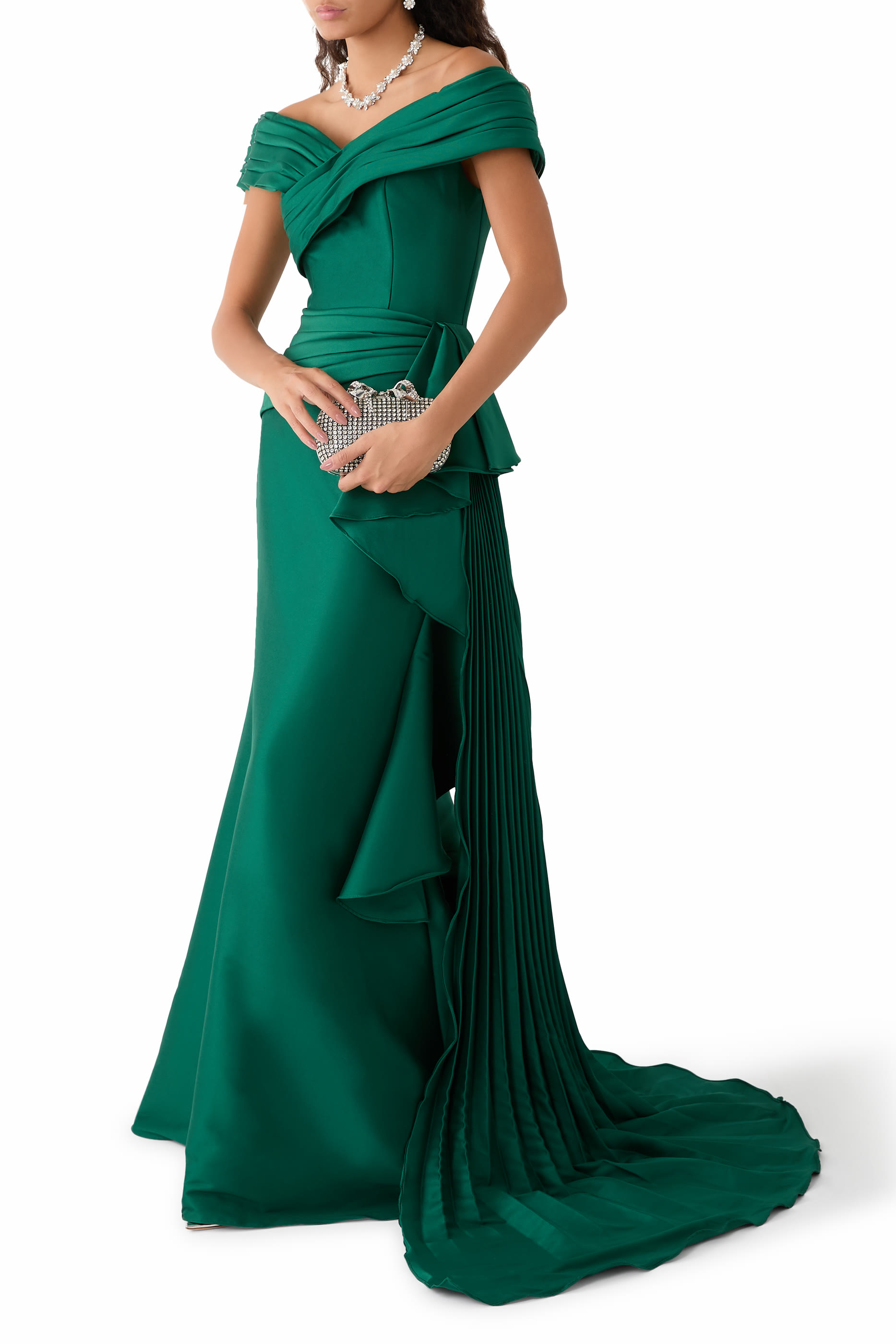 فستان بأكتاف مكشوفة درابيه