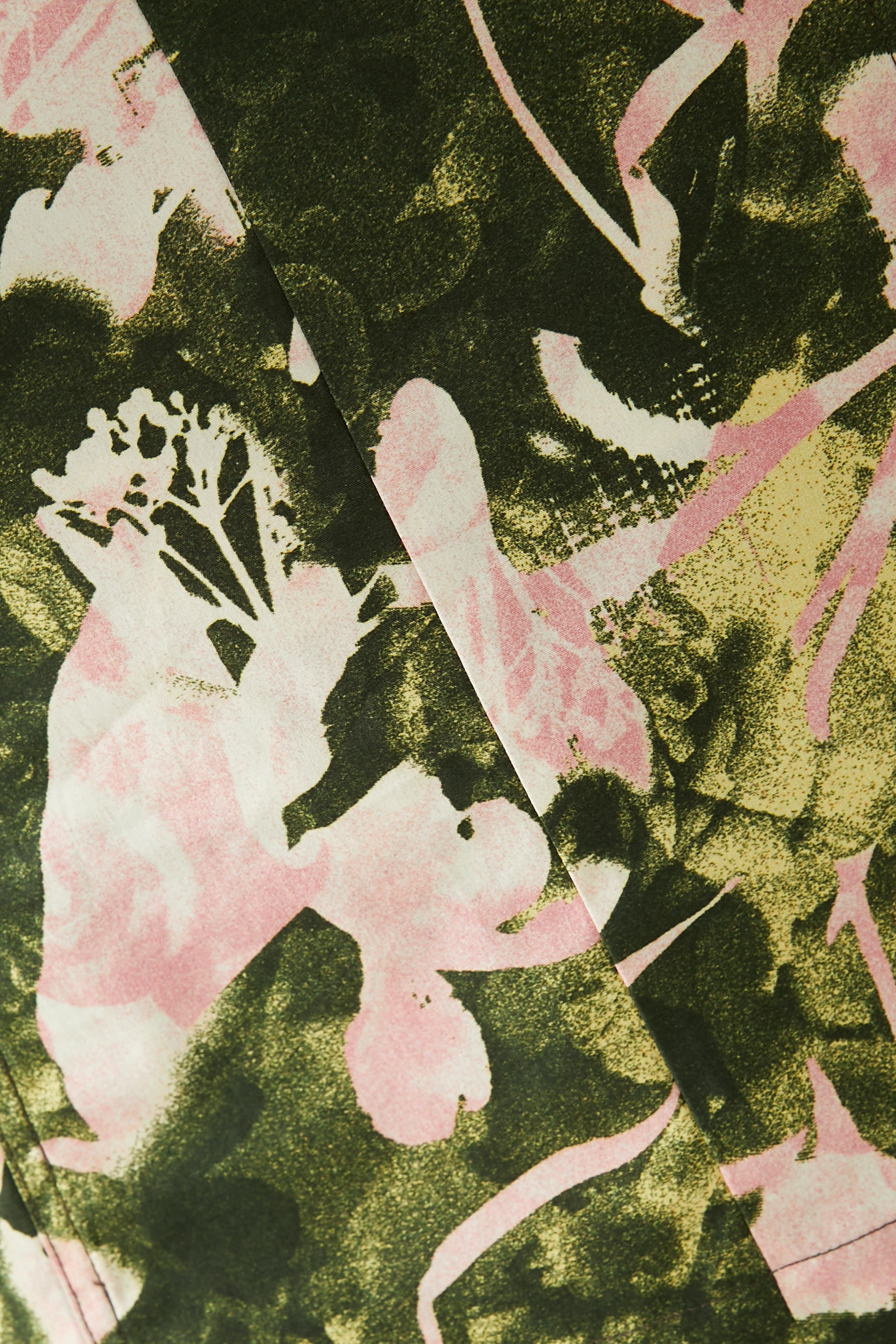 بلوزة بنقشة فلوتينج ايريس وأكمام قصيرة