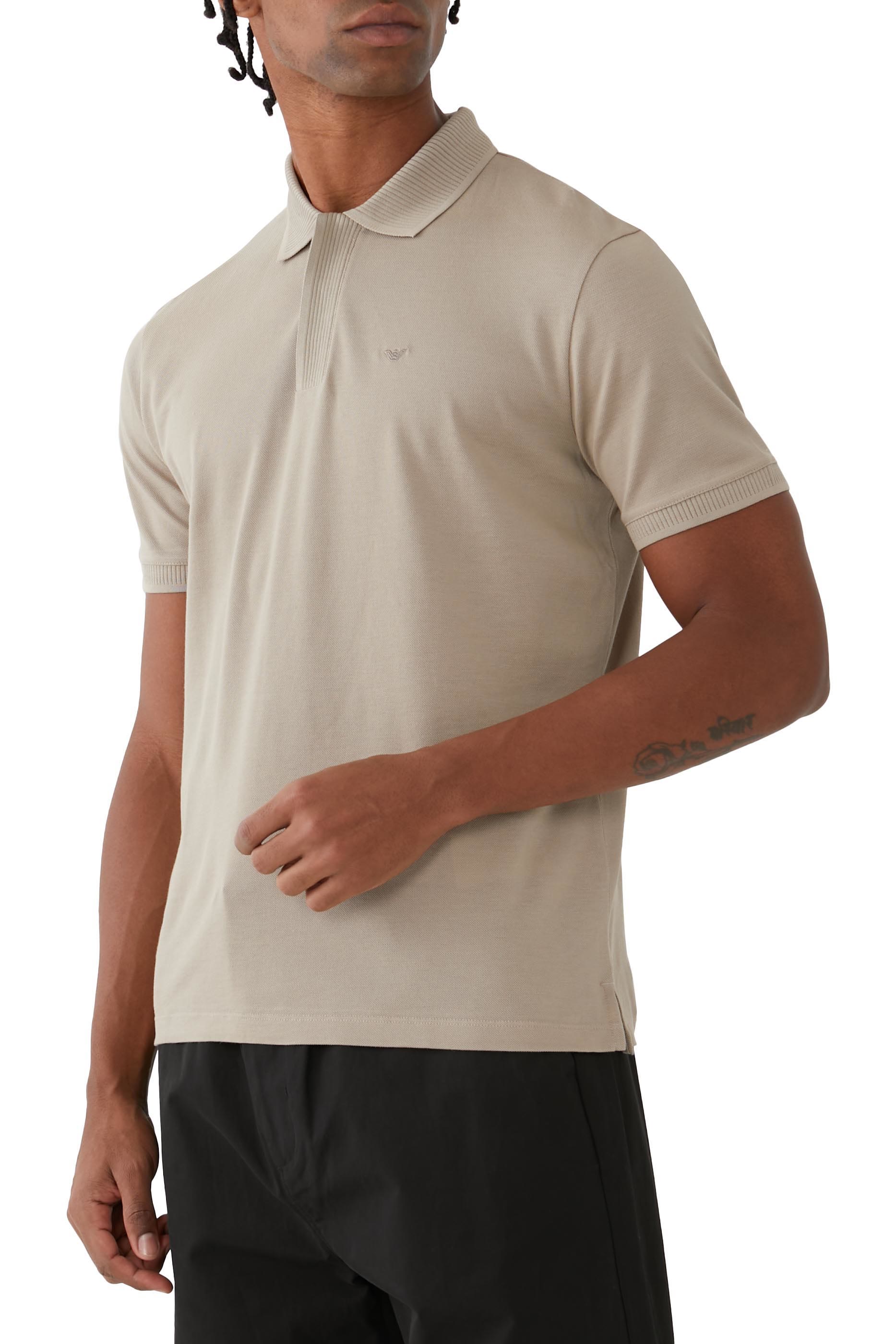 قميص بولو مضلع بشعار الماركة صغير