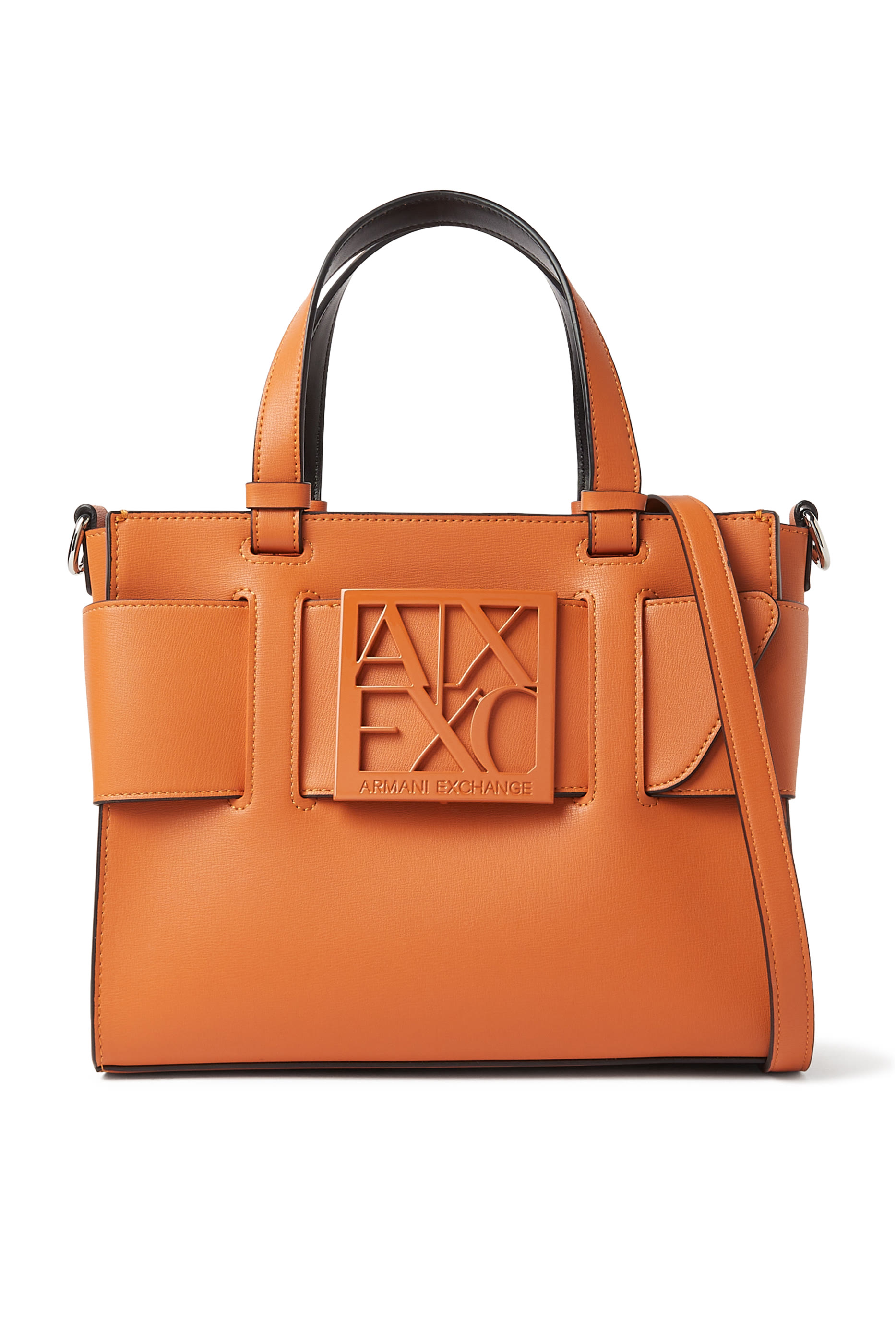 حقيبة يد مزينة بشعار الماركة