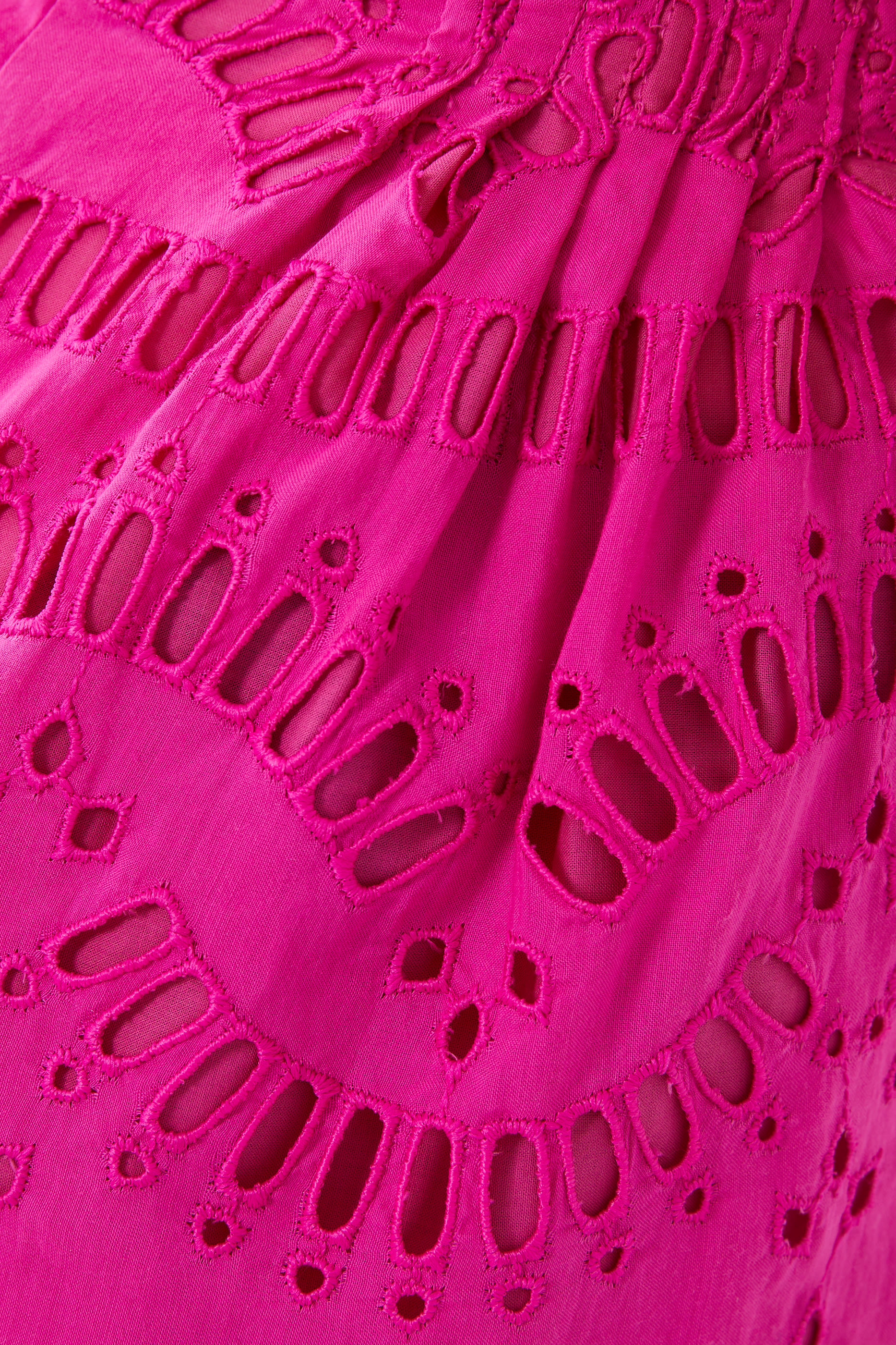 شورت بالوك بتطريزات