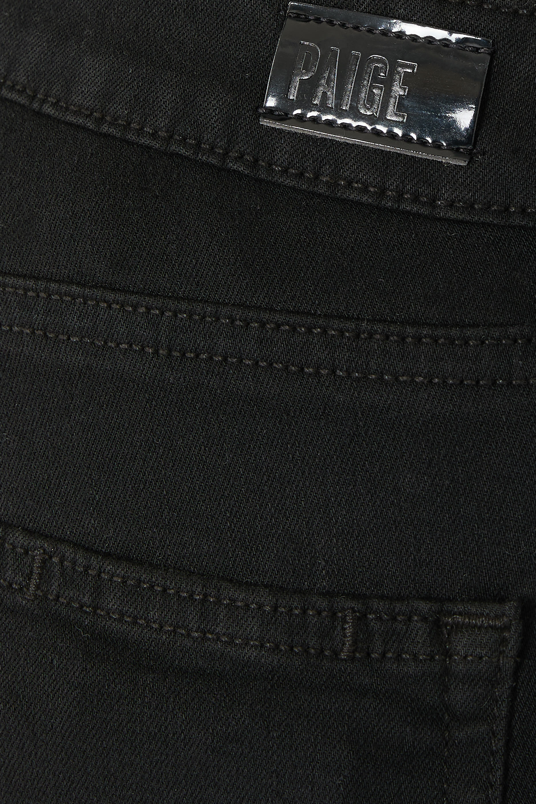 بنطال جينز جينيفيف بقصة واسعة