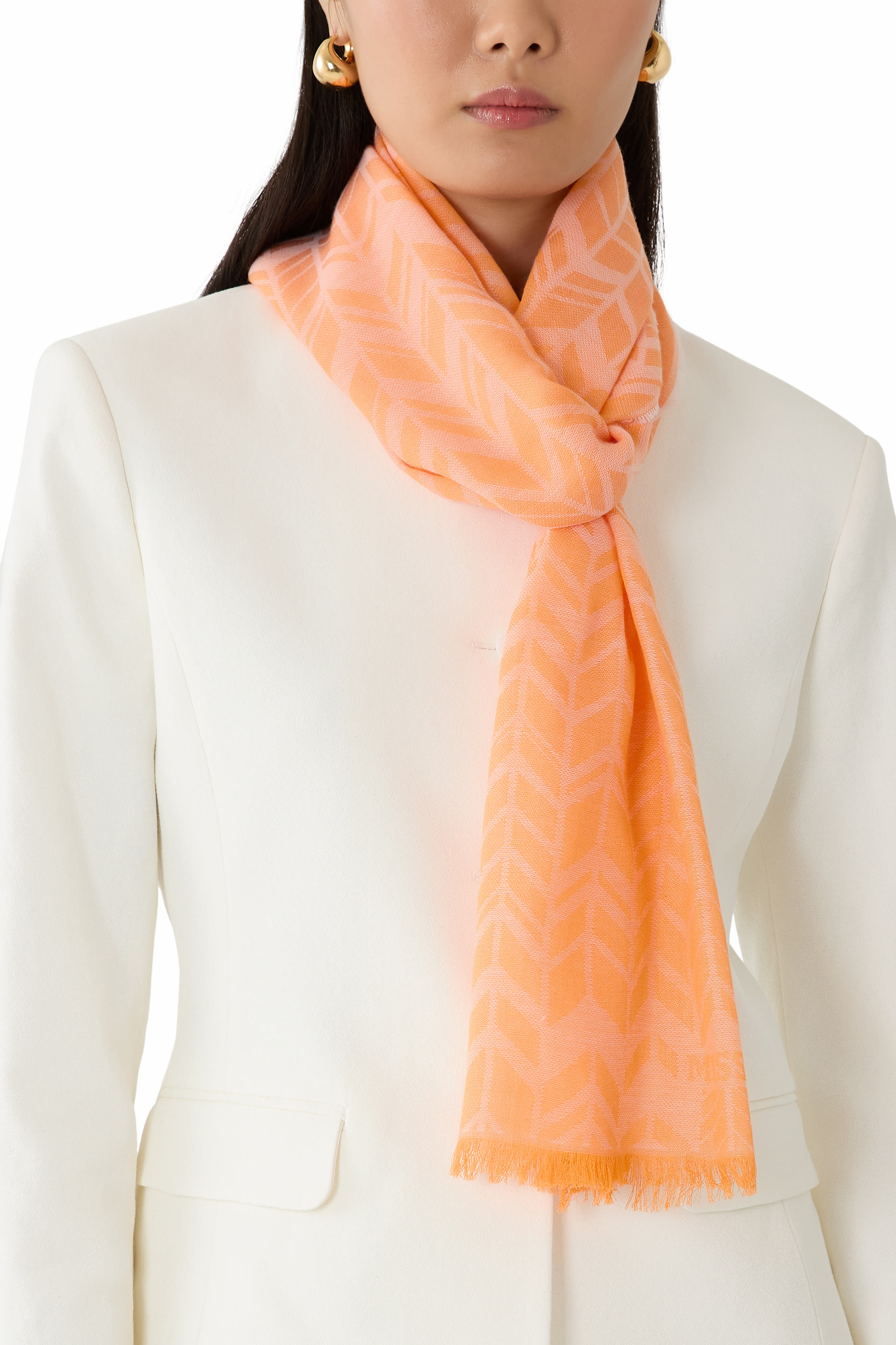 وشاح بنقشة خطوط شيفرون