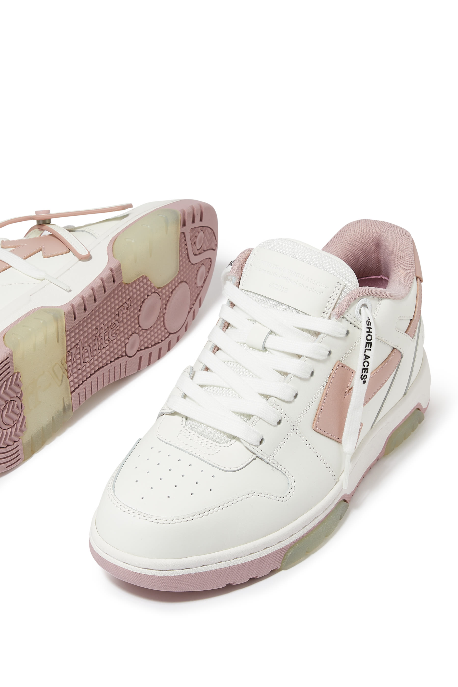 سنيكرز اوت اوف اوفيس