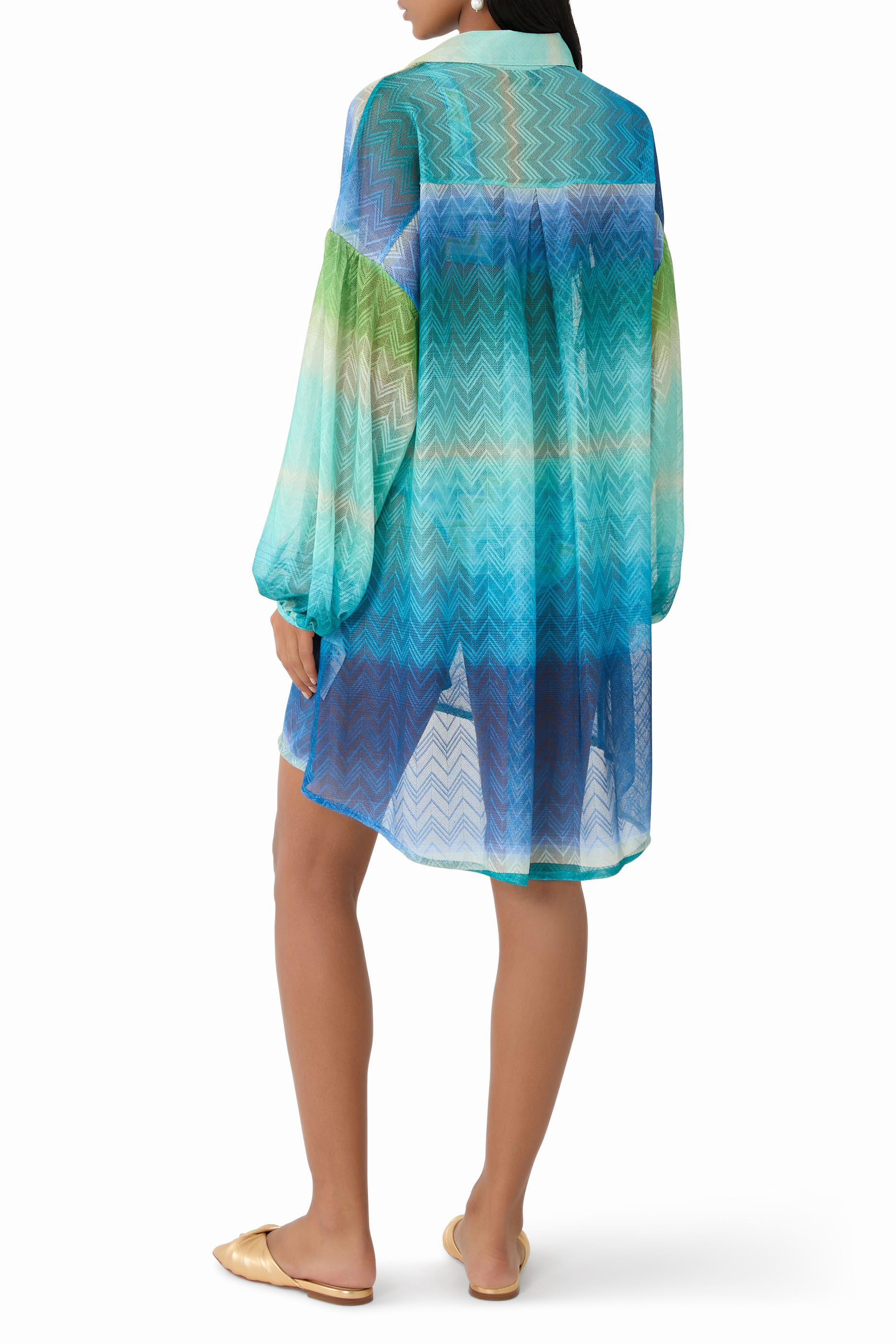 قميص شبه شفاف بقصة فضفاضة ونقشة خطوط متعرجة