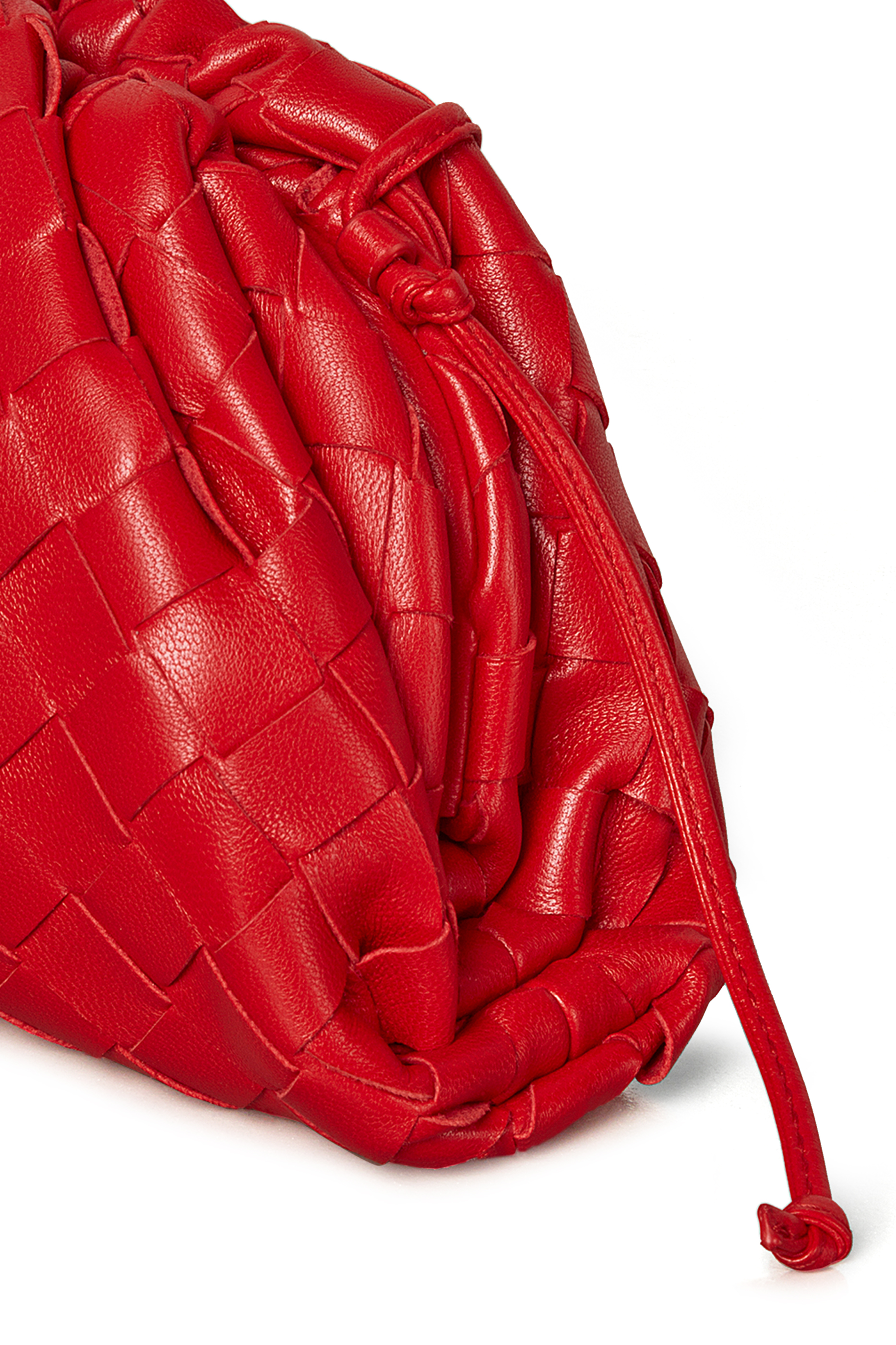 حقيبة صغيرة بتصميم مجدول