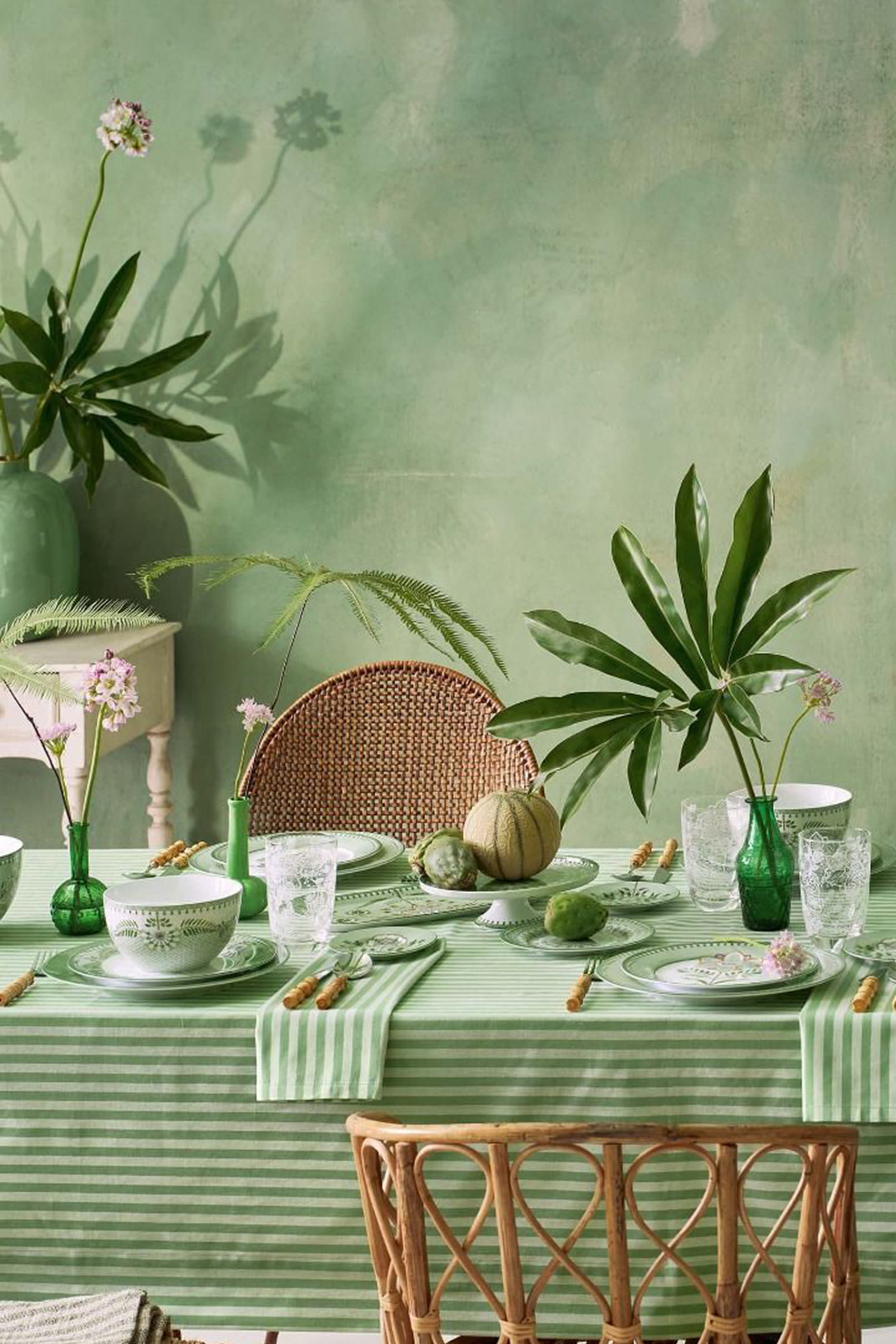 إبريق بنقشة ليلي اند لوتس