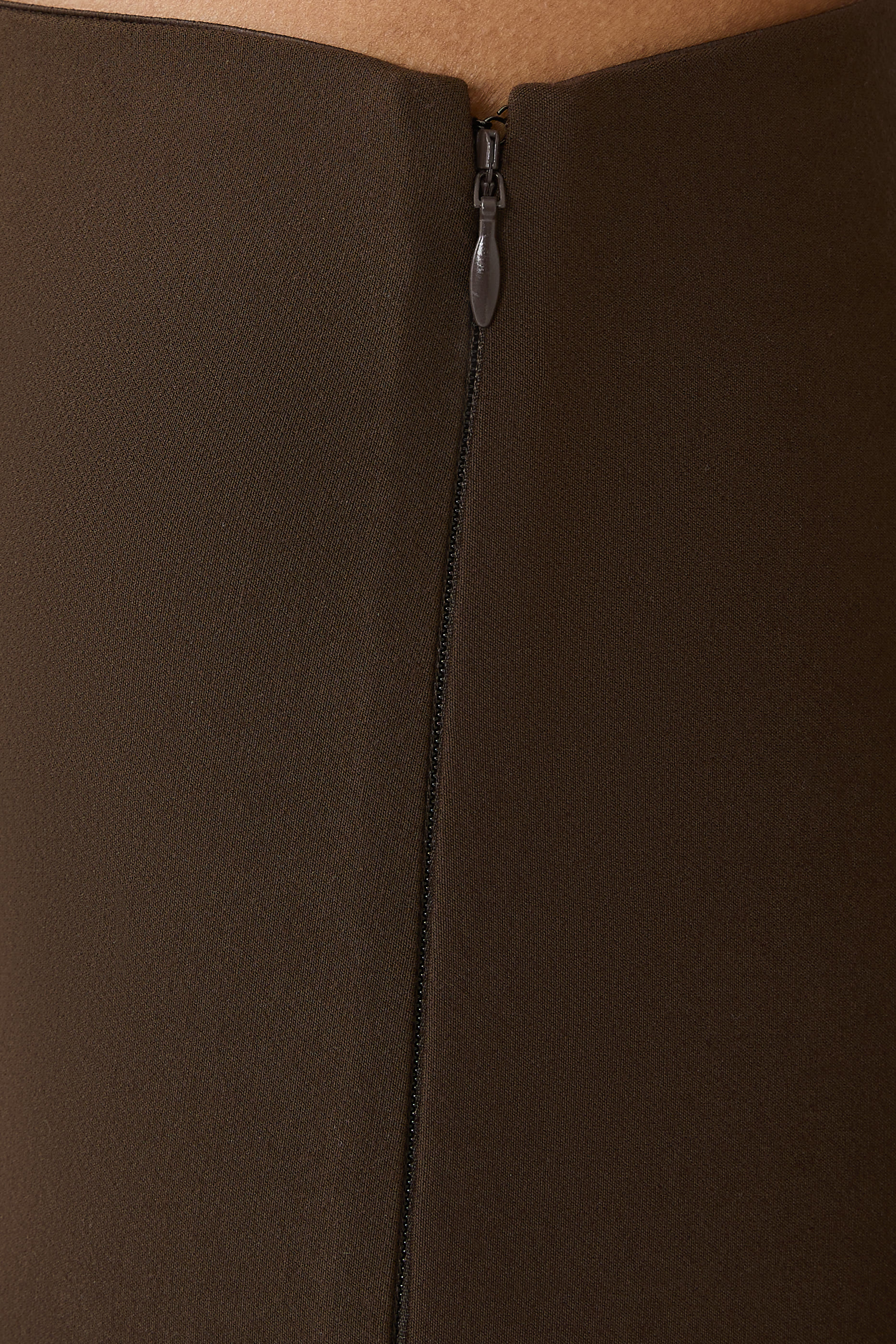 بنطال نيكي قصير واسع بخصر متوسط الارتفاع