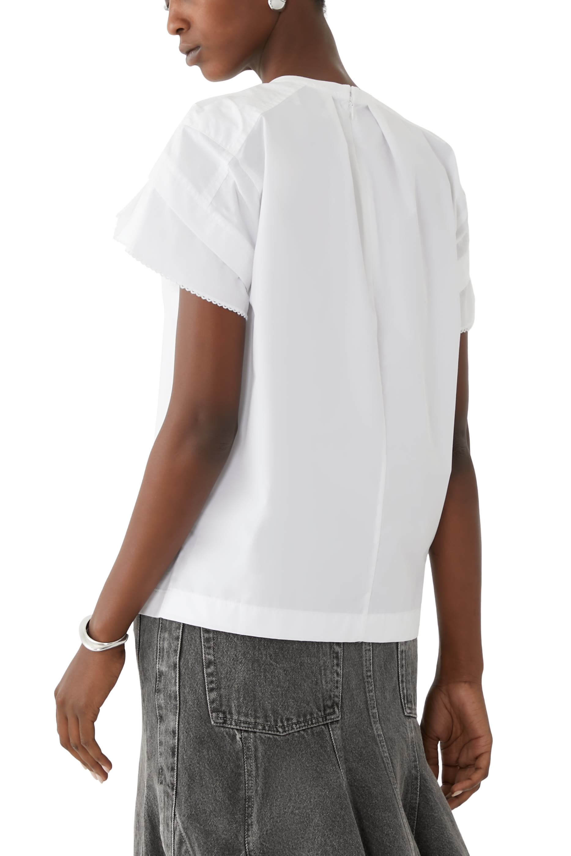 بلوزة بتفاصيل درابيه