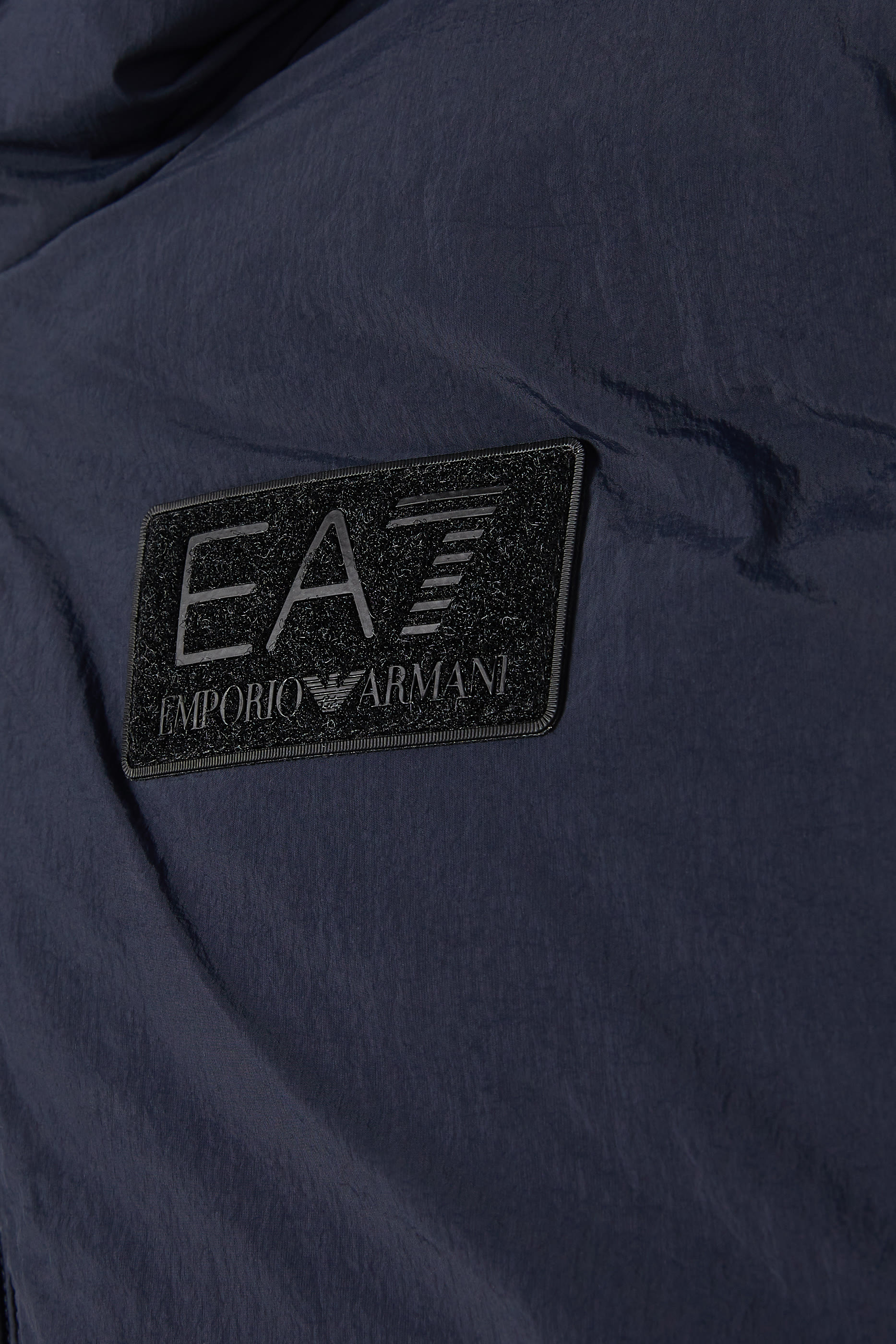 جاكيت بتصميم مبطن مُزين بشعار الماركة للأطفال