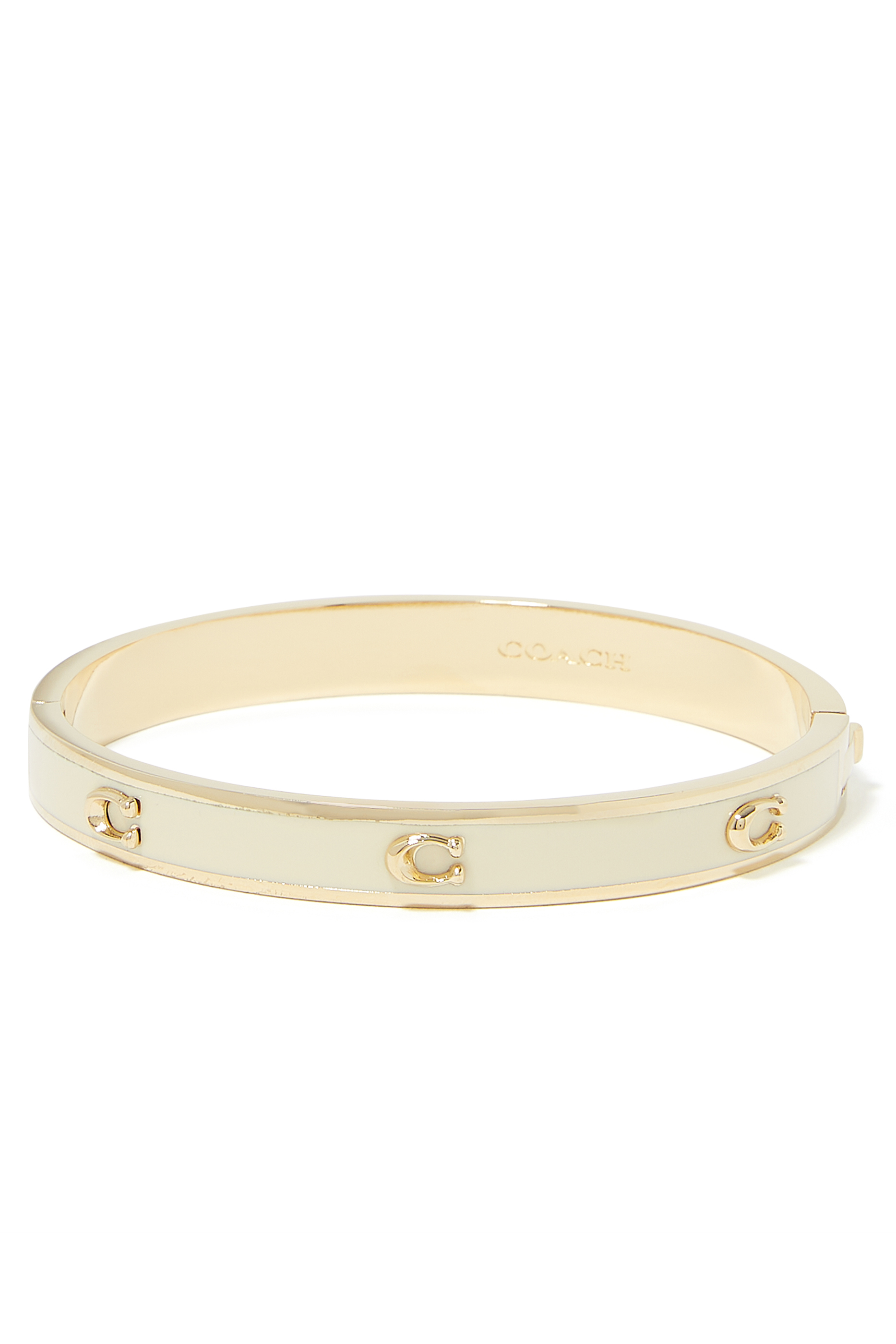 سوار بمفصلة مطلي بالمينا ومزين بشعار حرف الماركة بارز