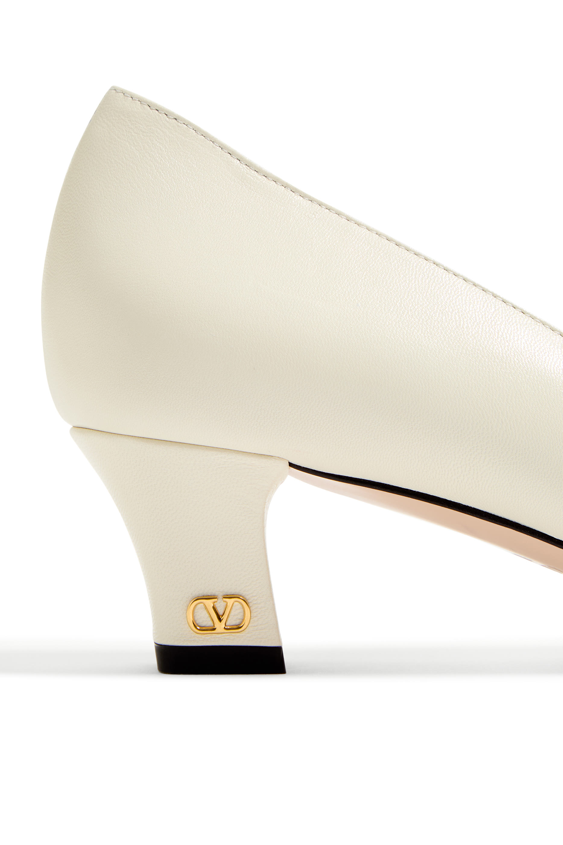 حذاء كلاسيكي 55 بربطة فيونكة