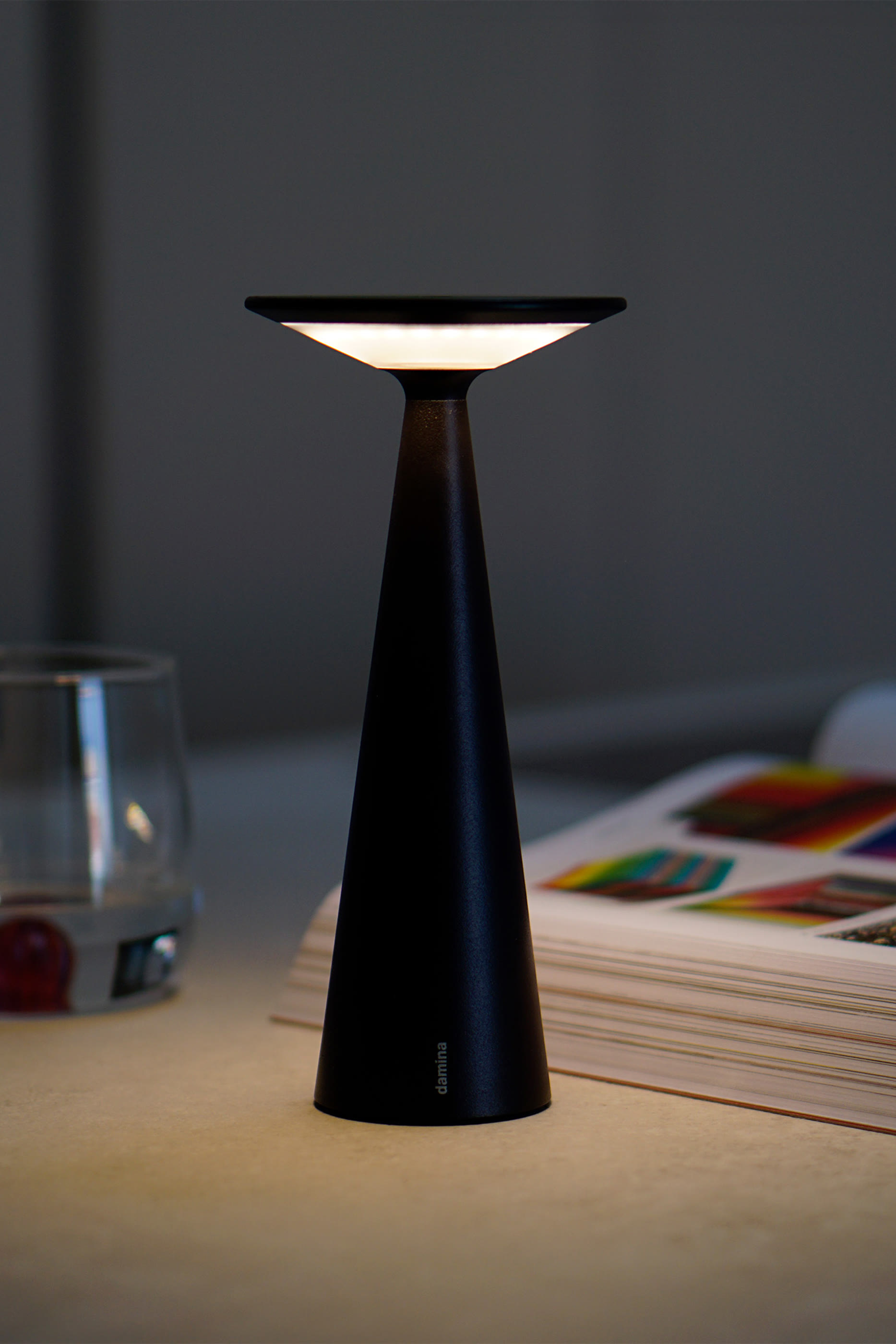 مصباح طاولة دامينا