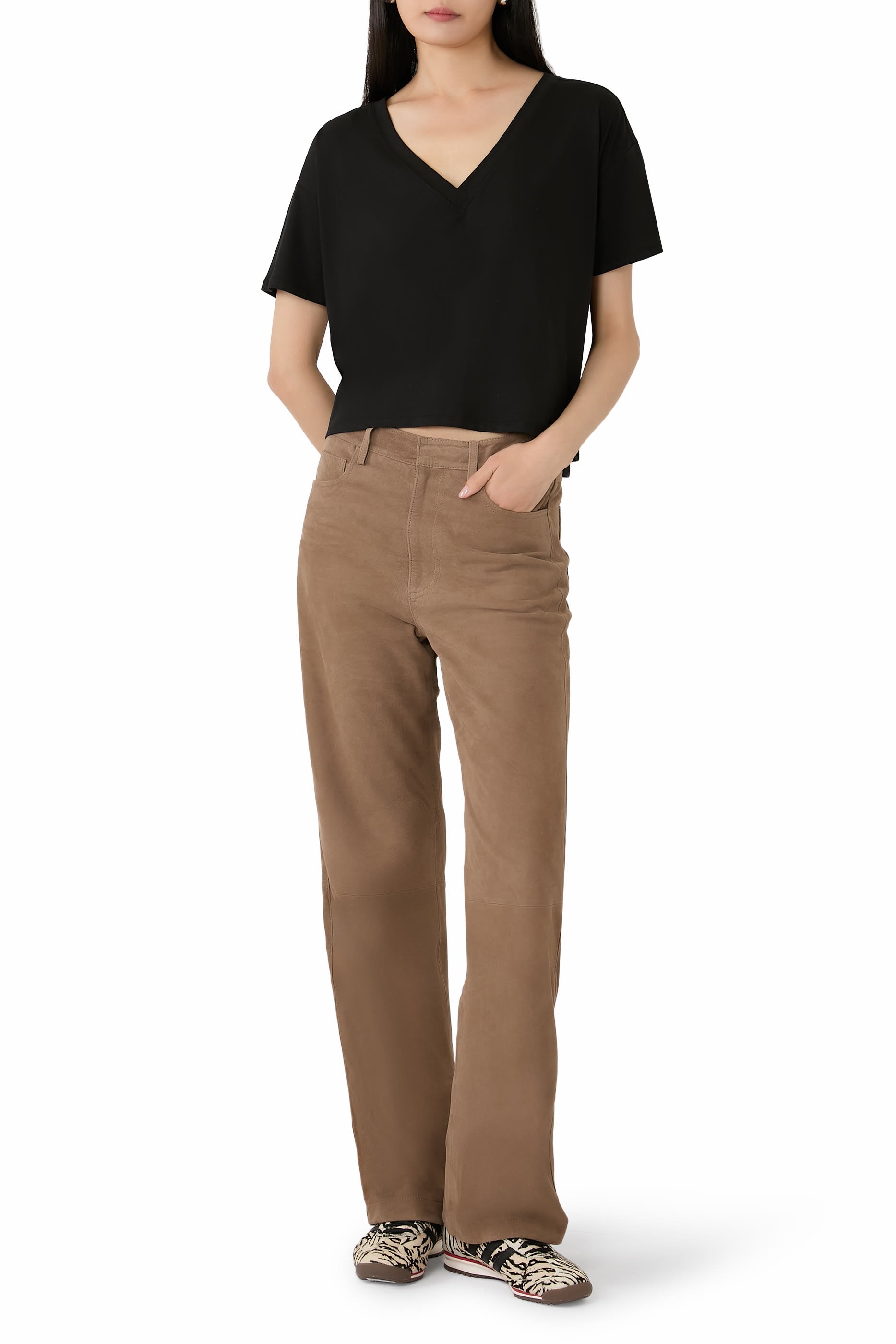 تيشيرت اف ايه ايه ايه ال دي سي بياقة V