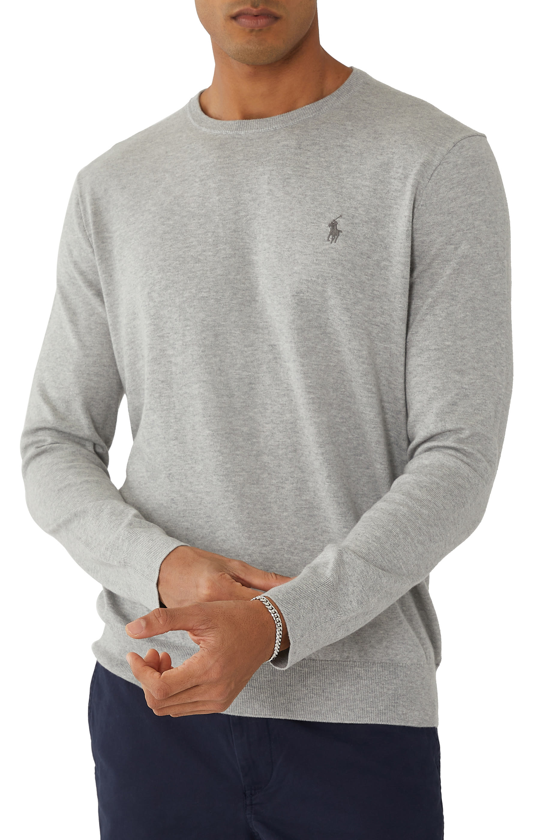 كنزة مطرزة بياقة ضيقة