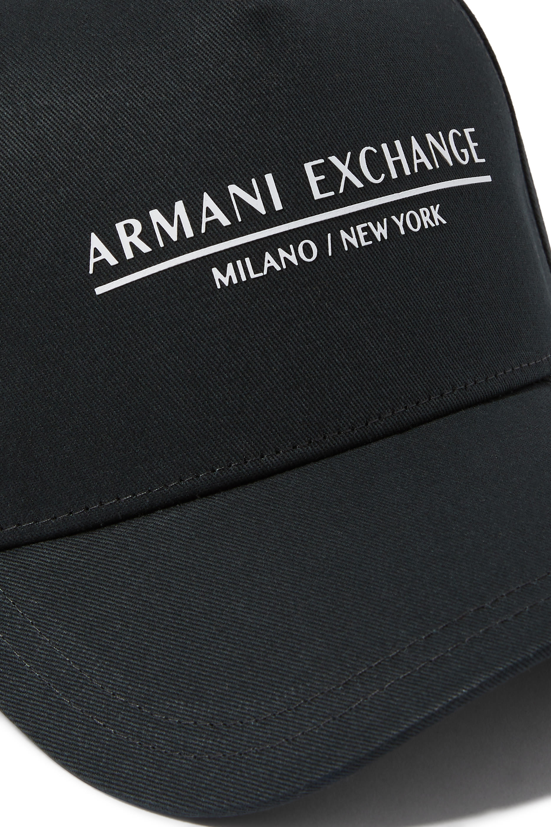 كاب بشعار الماركة