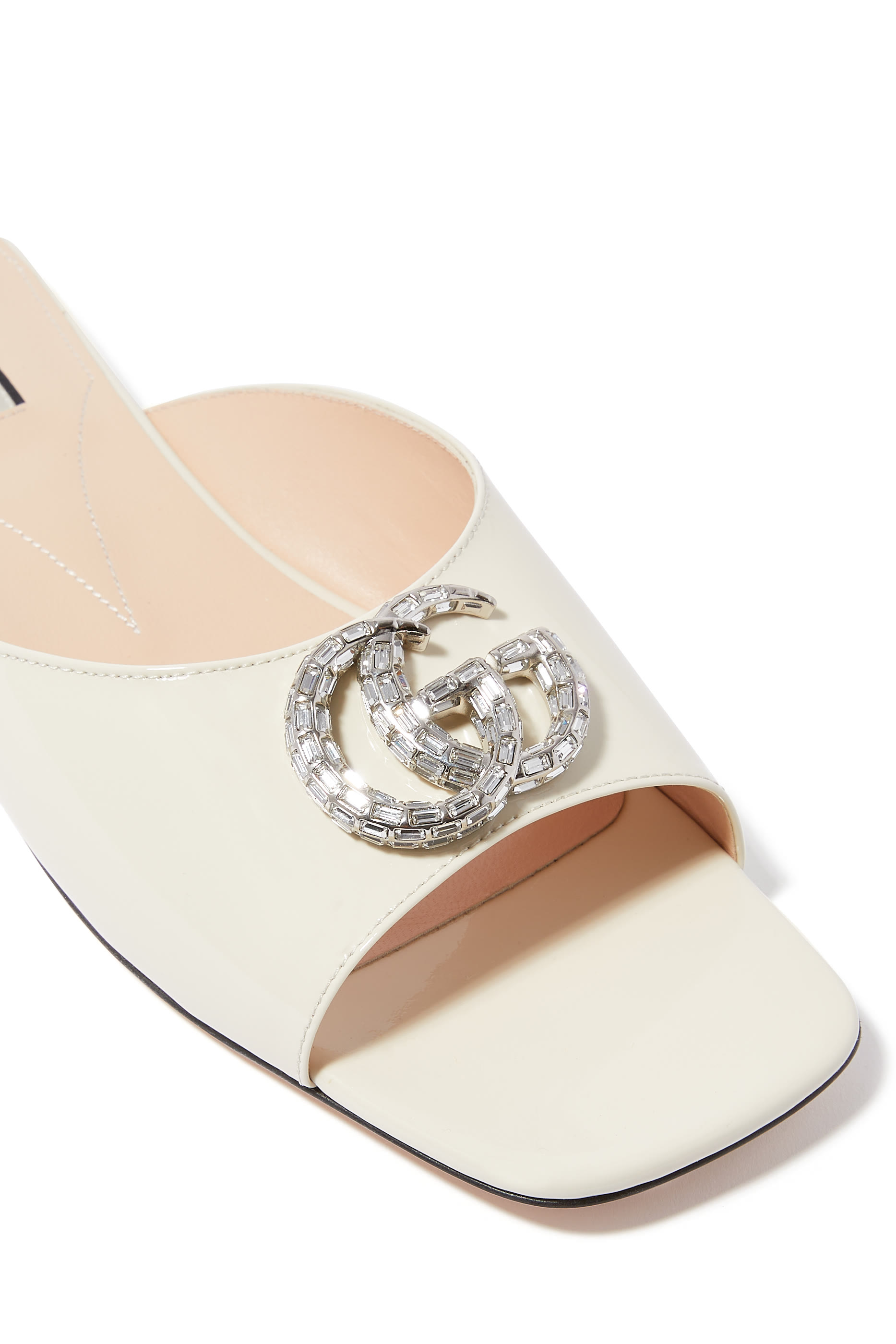 حذاء خفيف هارلو بحلية حرفي شعار الماركة المرصعة بالكريستال