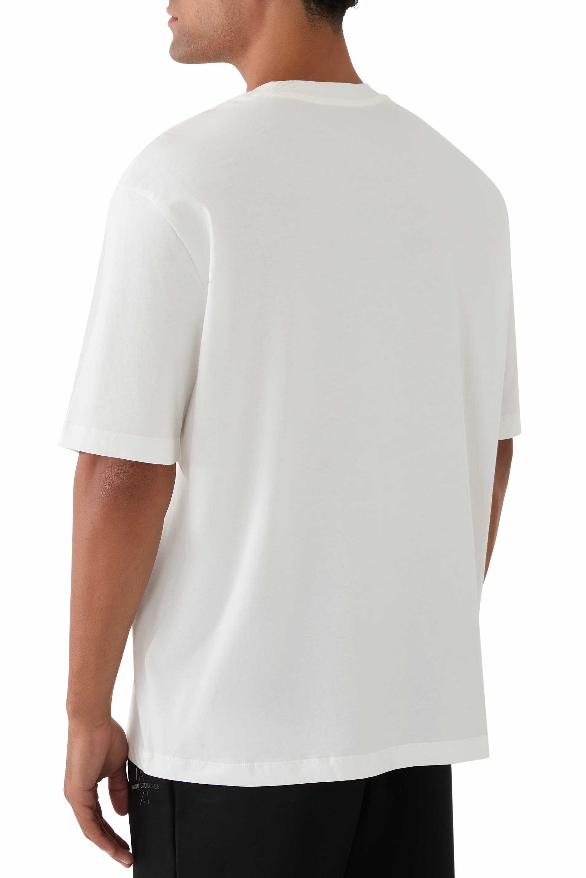 تيشيرت بقصة عادية مزين بشعار الماركة