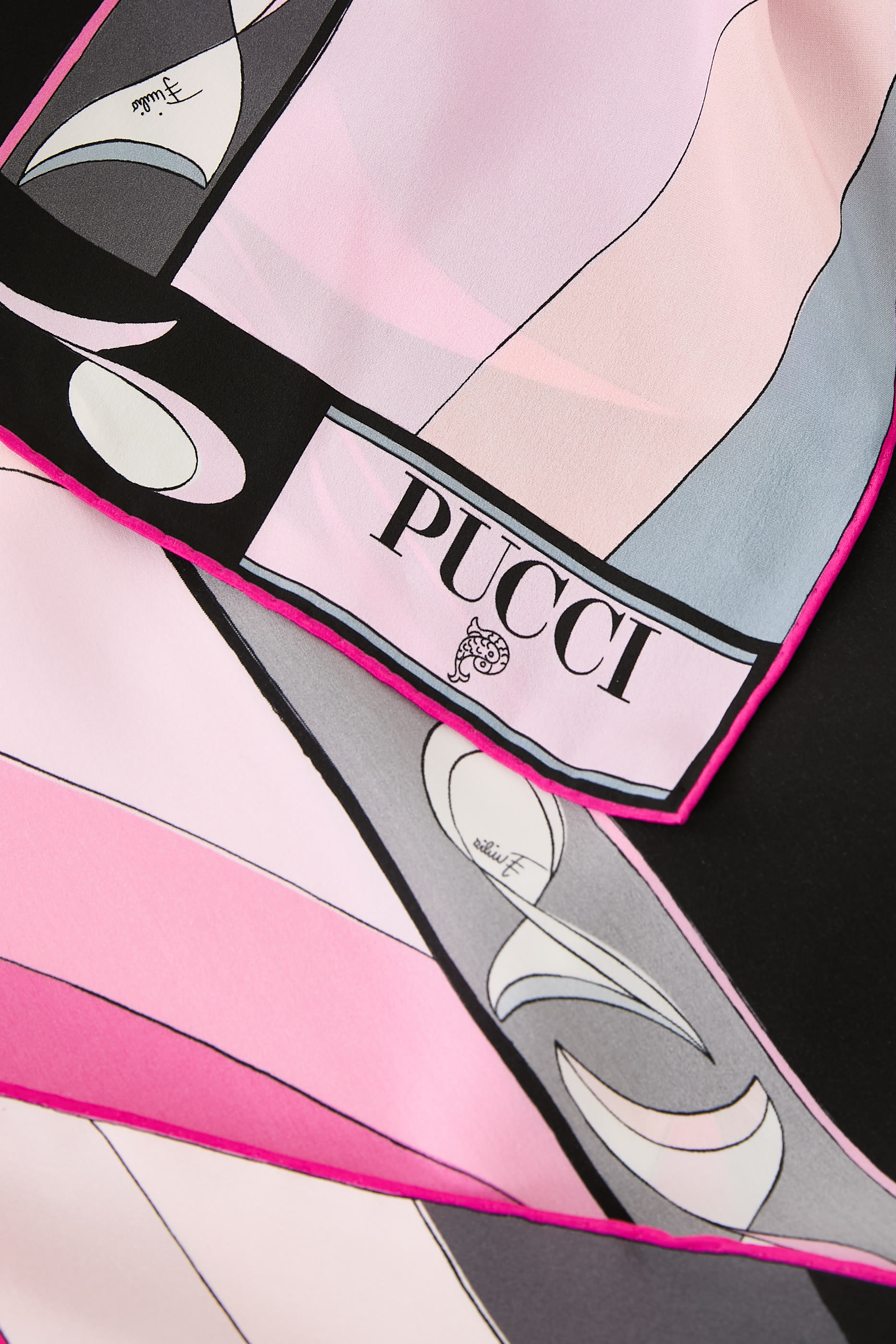 وشاح بطبعة بيشي