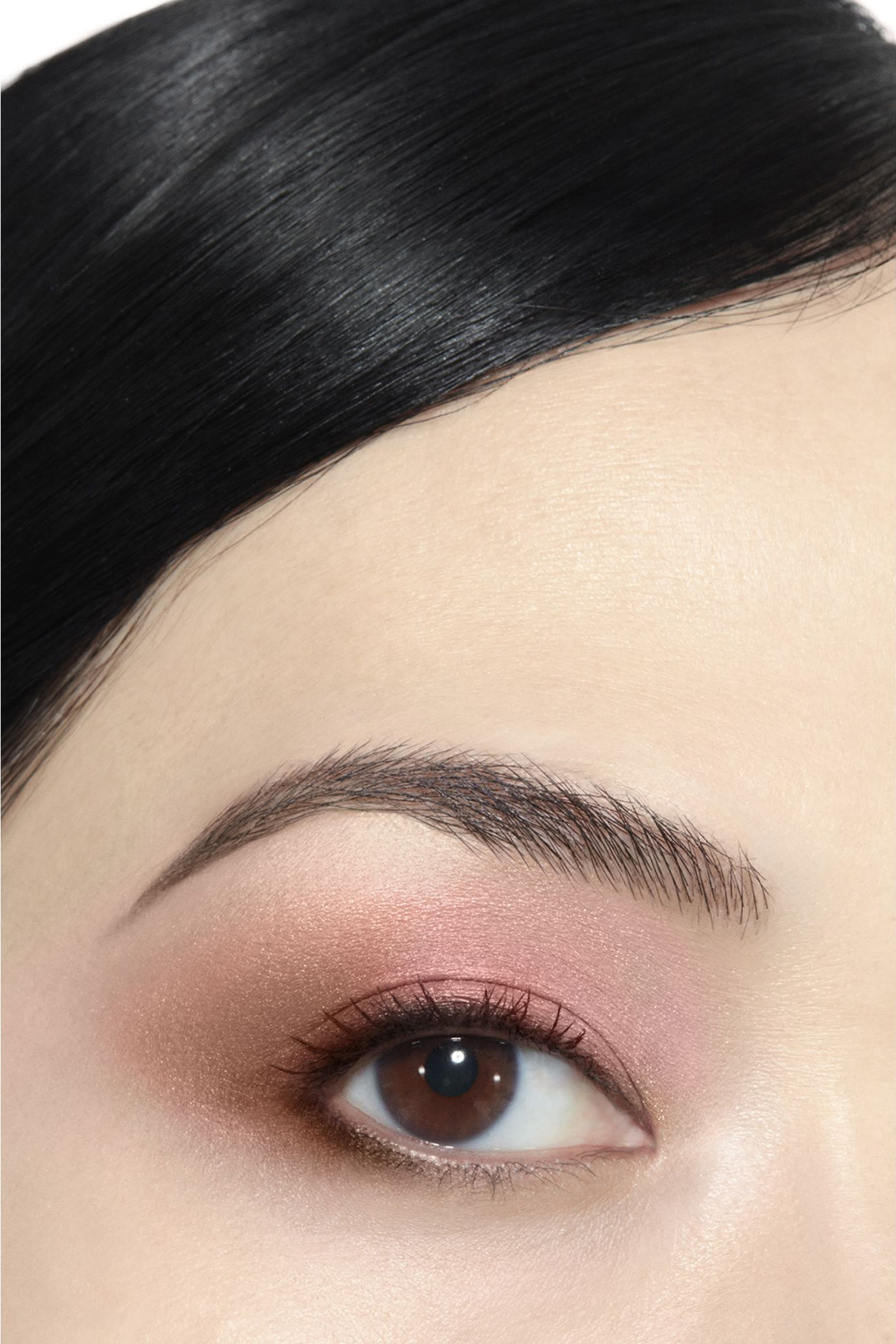 لوحة ظلال عيون Les 4 Ombres Boutons بأربعة ألوان بلمسات نهائية متنوعة