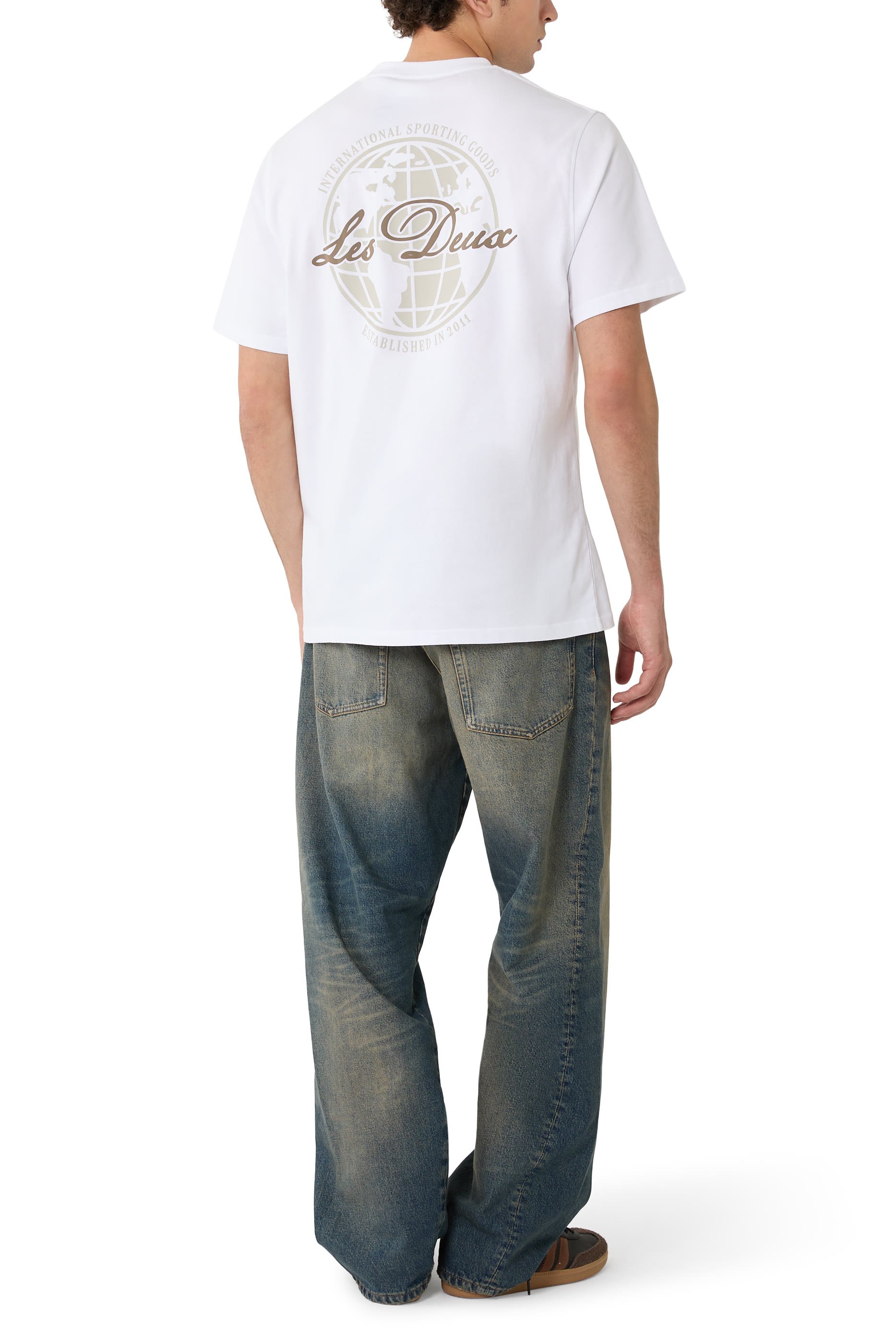 تيشيرت بن بطبعة كرة أرضية