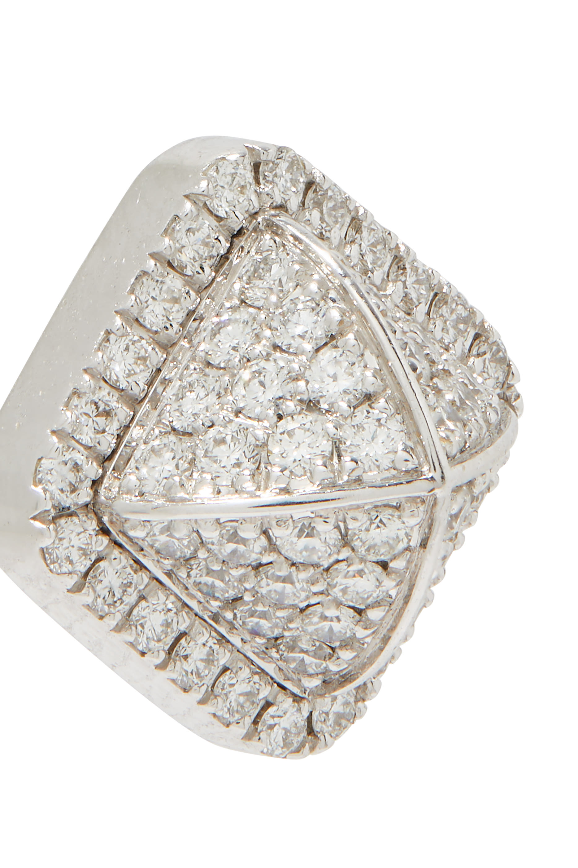 أقراط كليو بحلي هرمية مرصعة بالماس بالكامل ذهب أبيض عيار 18