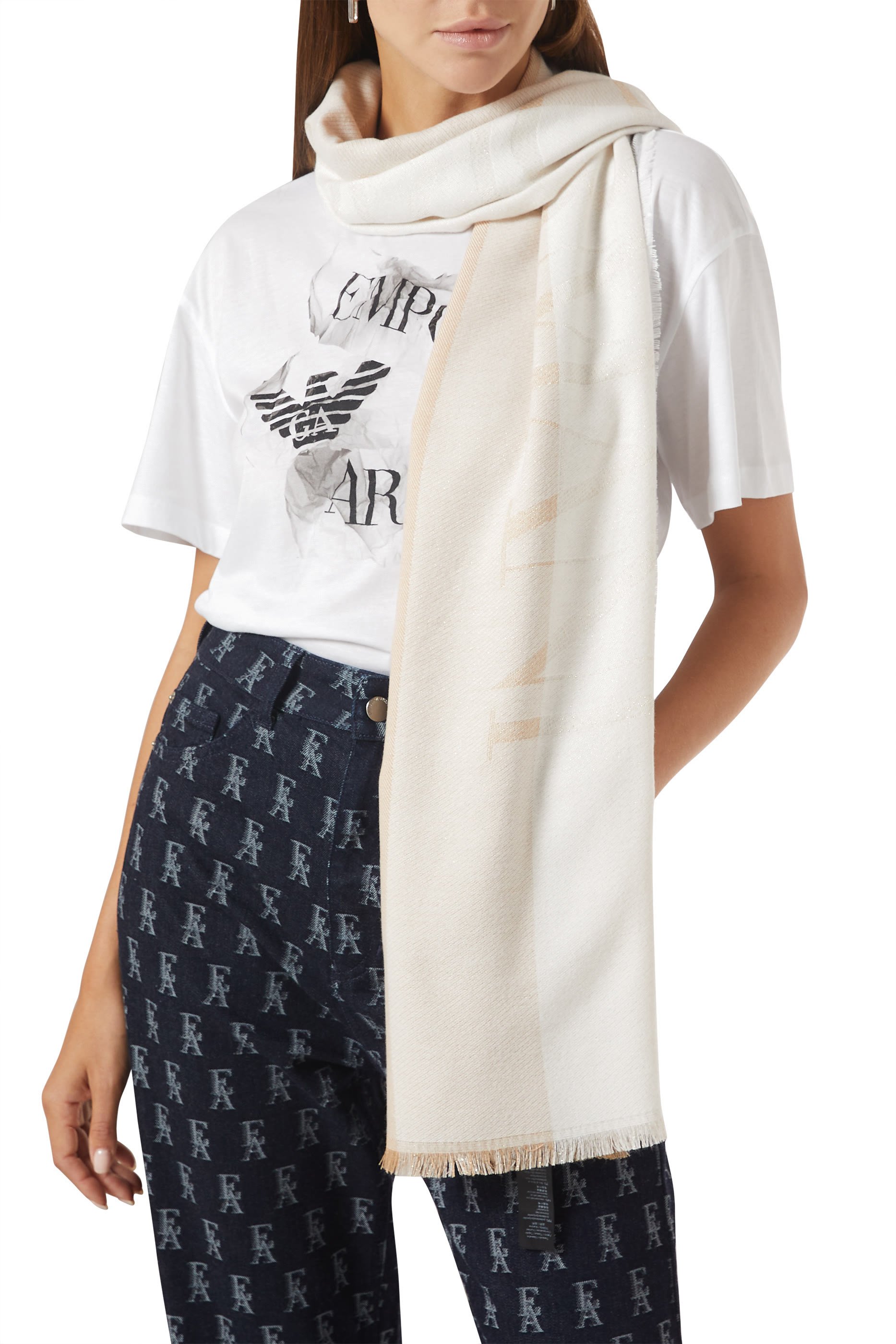 وشاح قطن مخطط بشعار الماركة