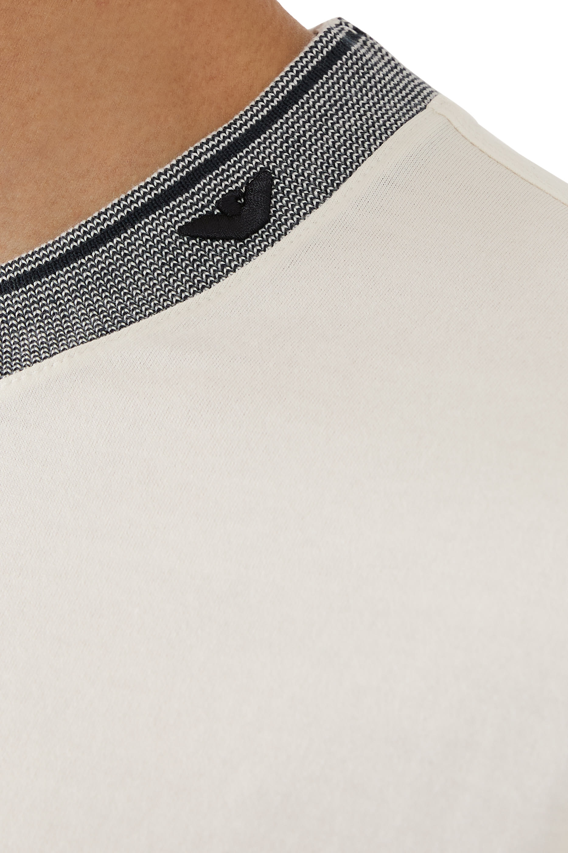 تيشيرت بأكمام قصيرة