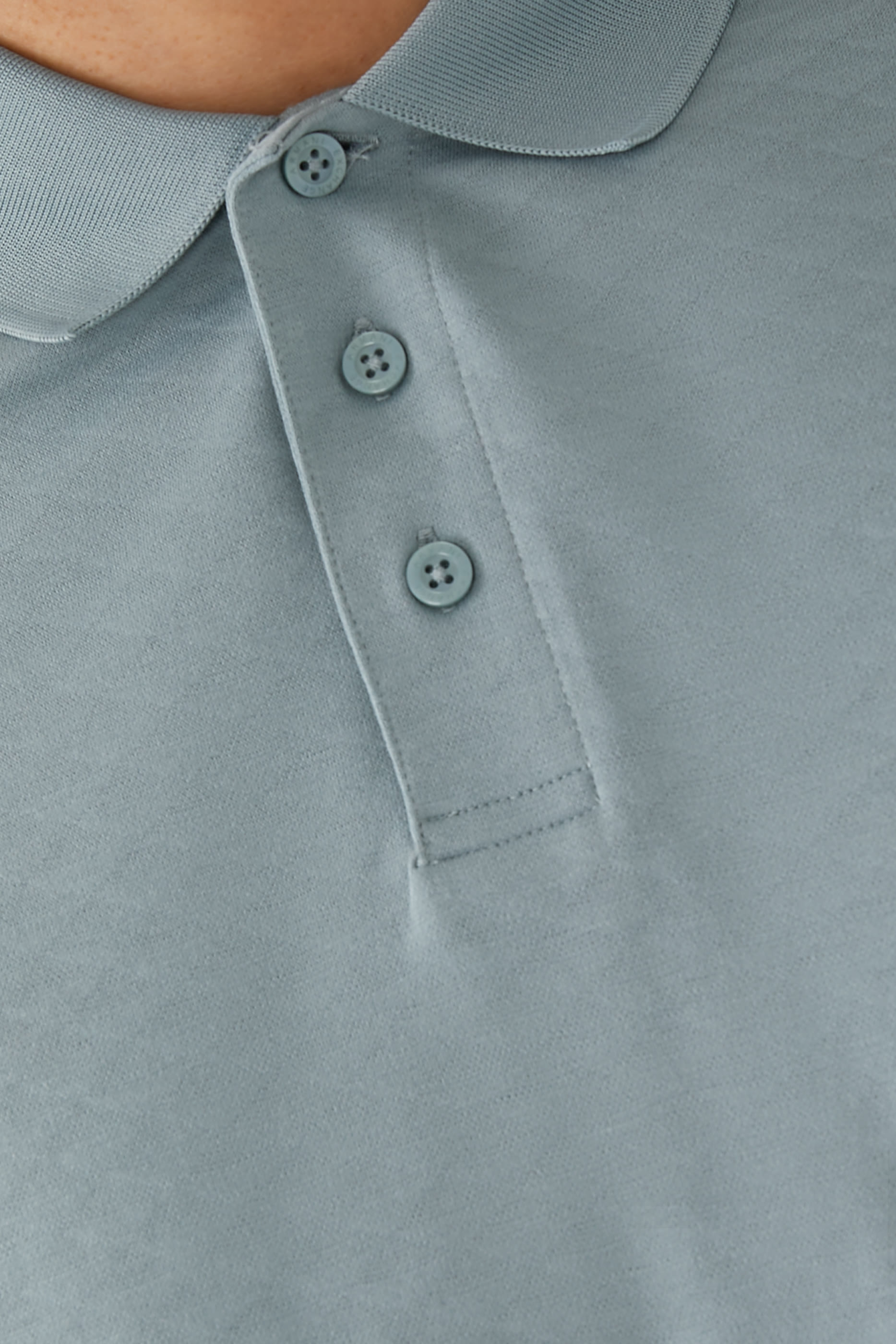 قميص بولو مطرز بالكامل