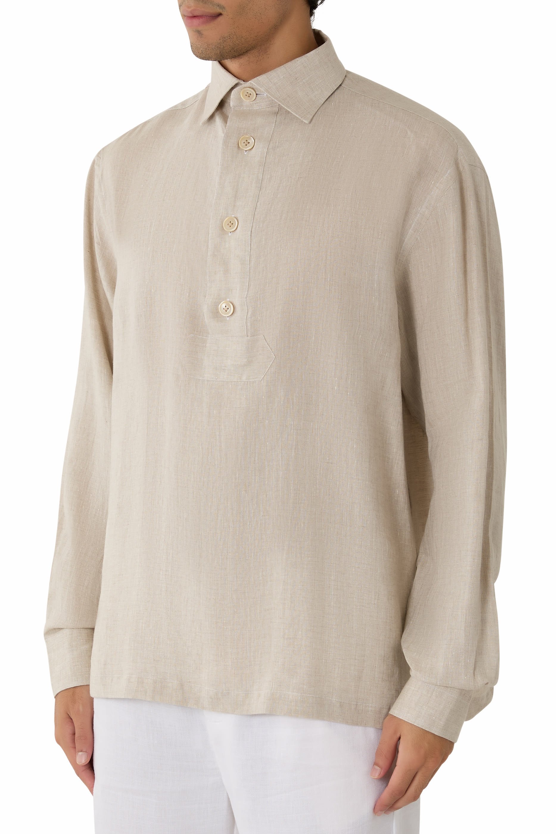 قميص بأكمام طويلة