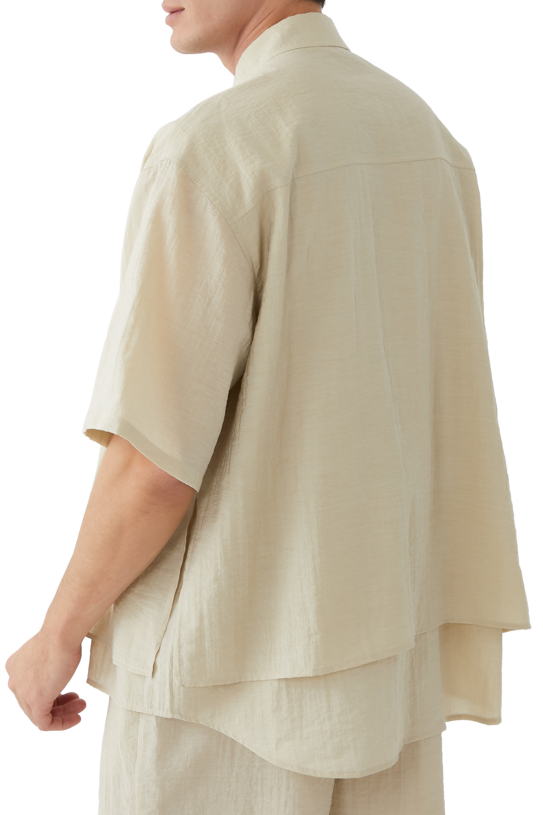 قميص بطبقتين وأكمام قصيرة