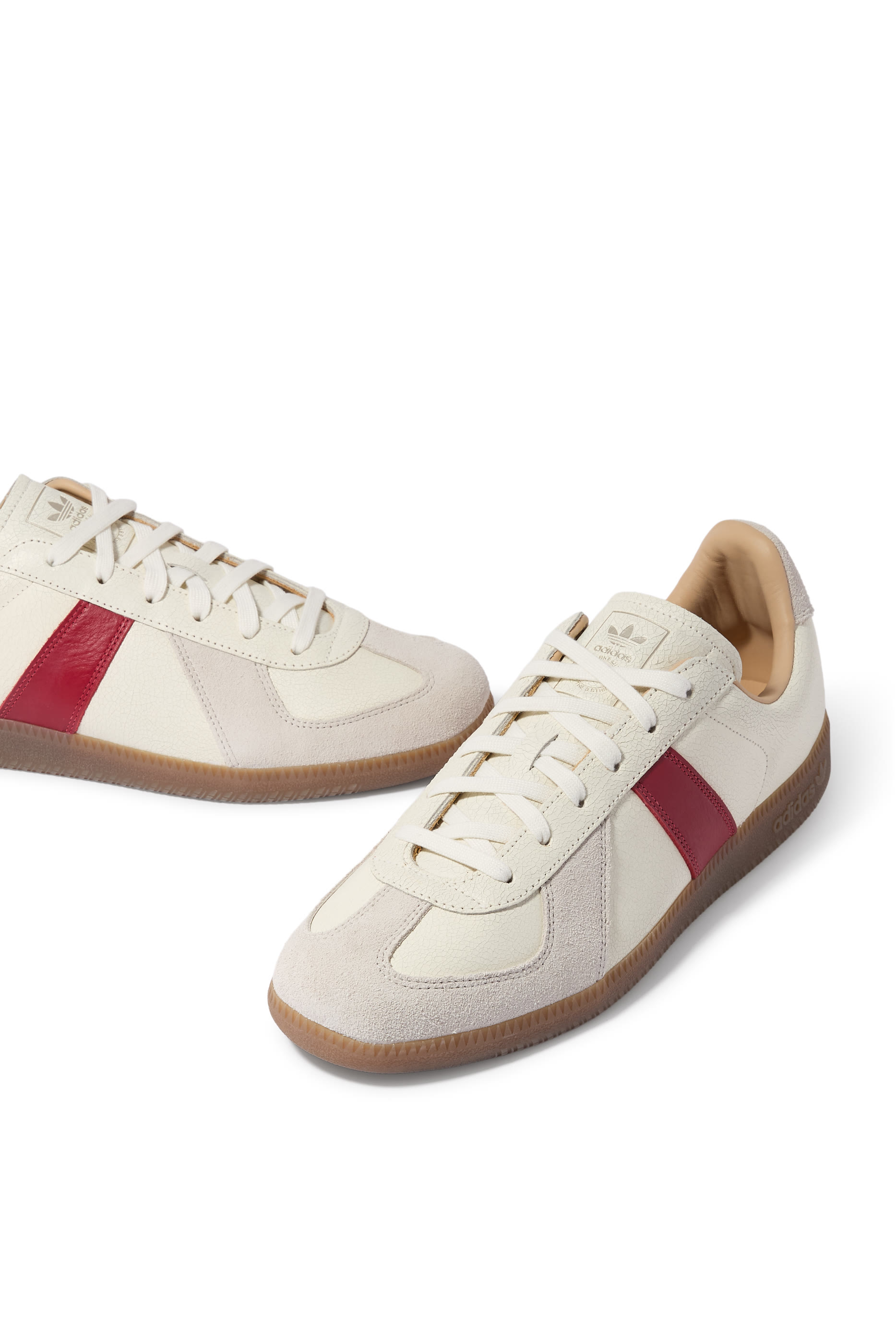 سنيكرز بي دبليو ارمي