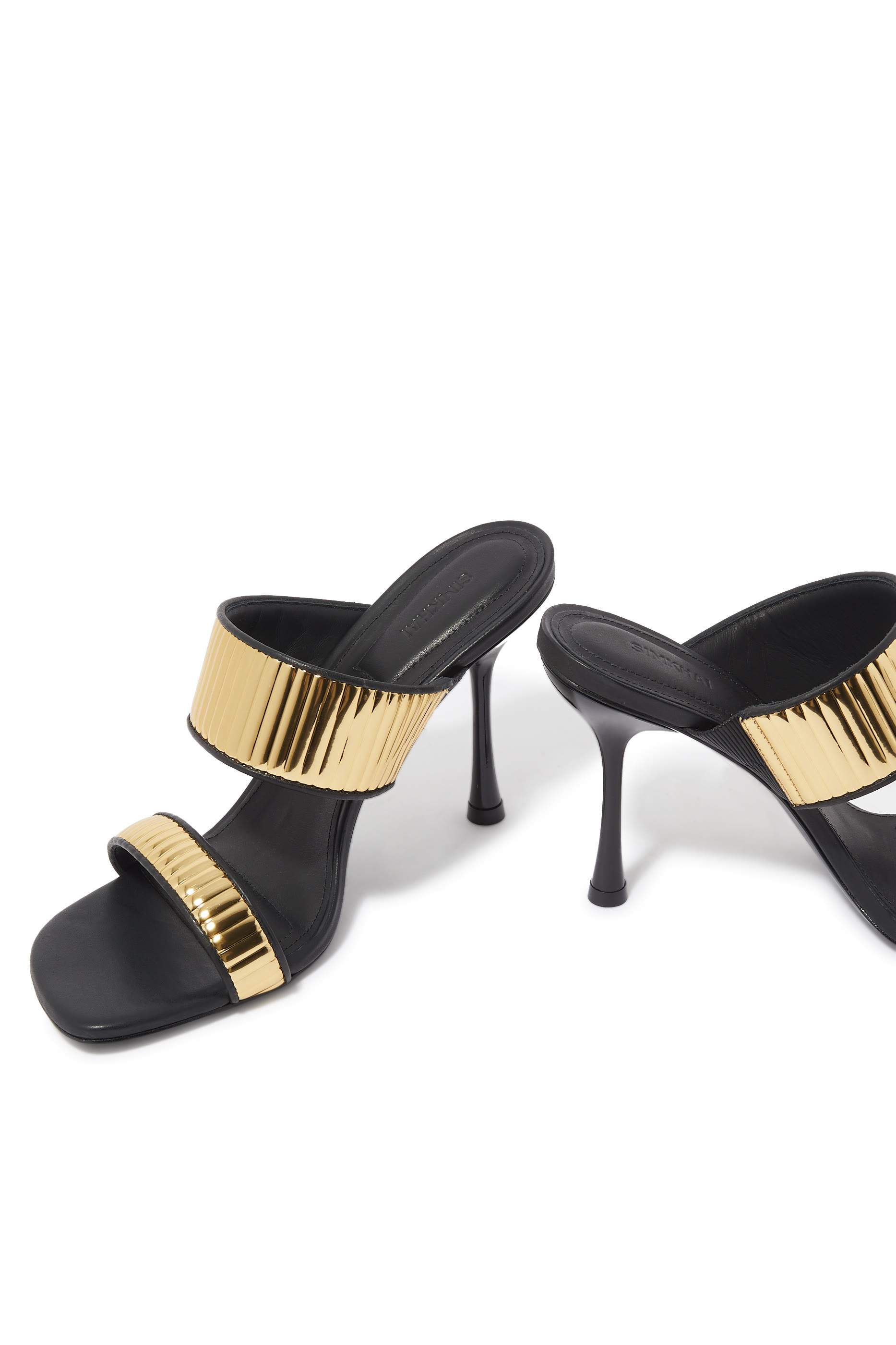 حذاء كارتر 95 مفتوح من الخلف بتفاصيل معدنية