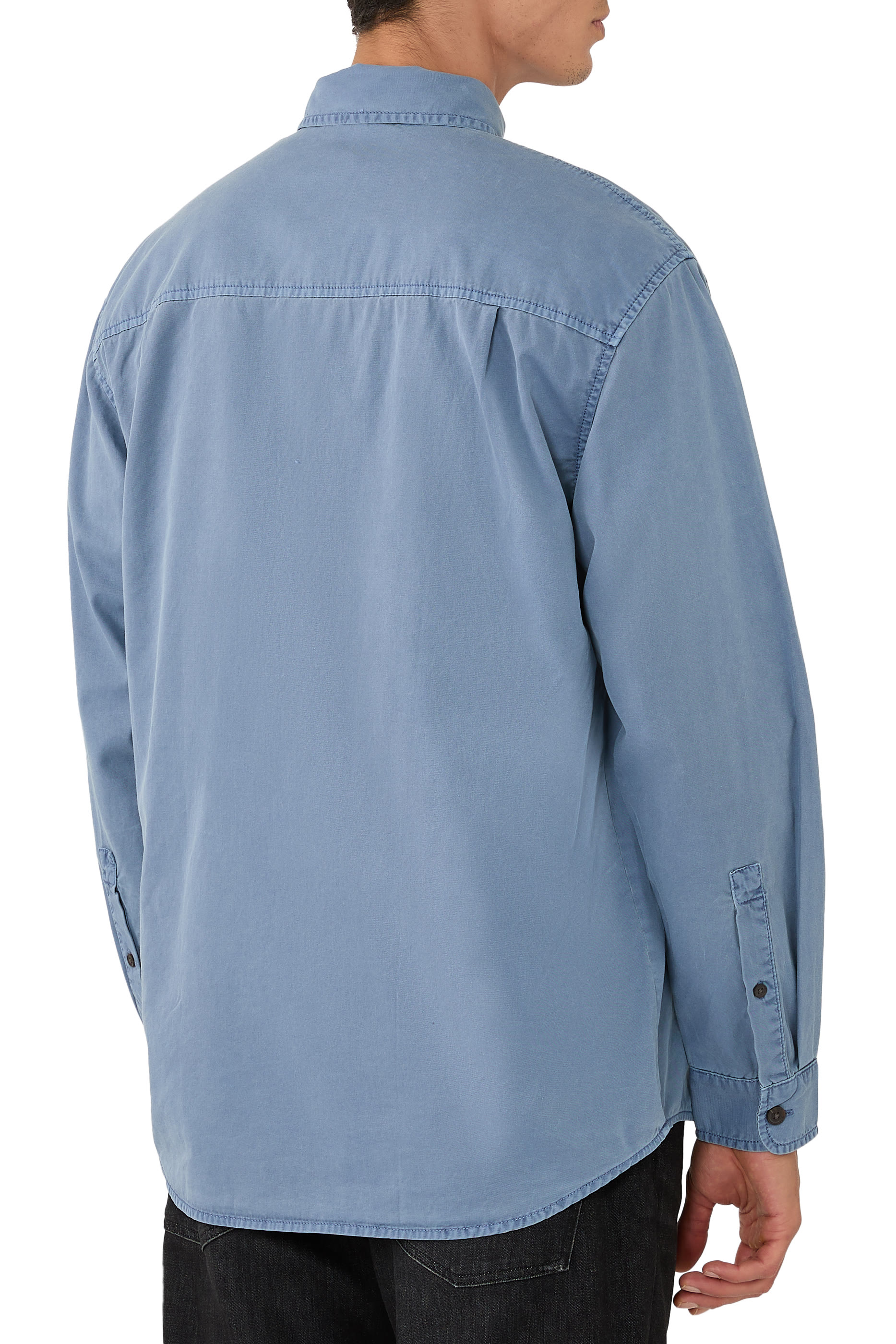 قميص بأكمام طويلة