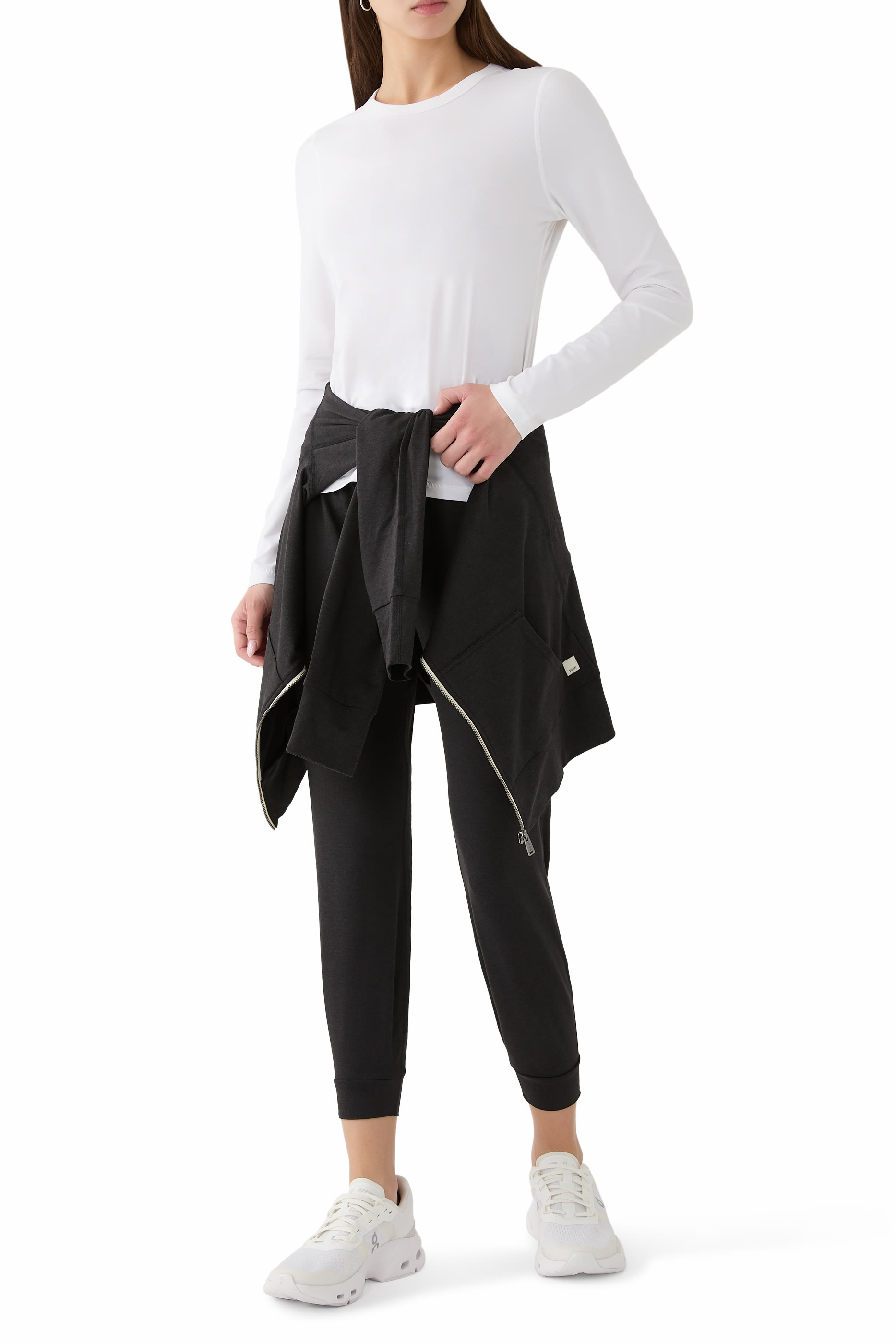 تيشيرت لوكس بأكمام طويلة وياقة ضيقة