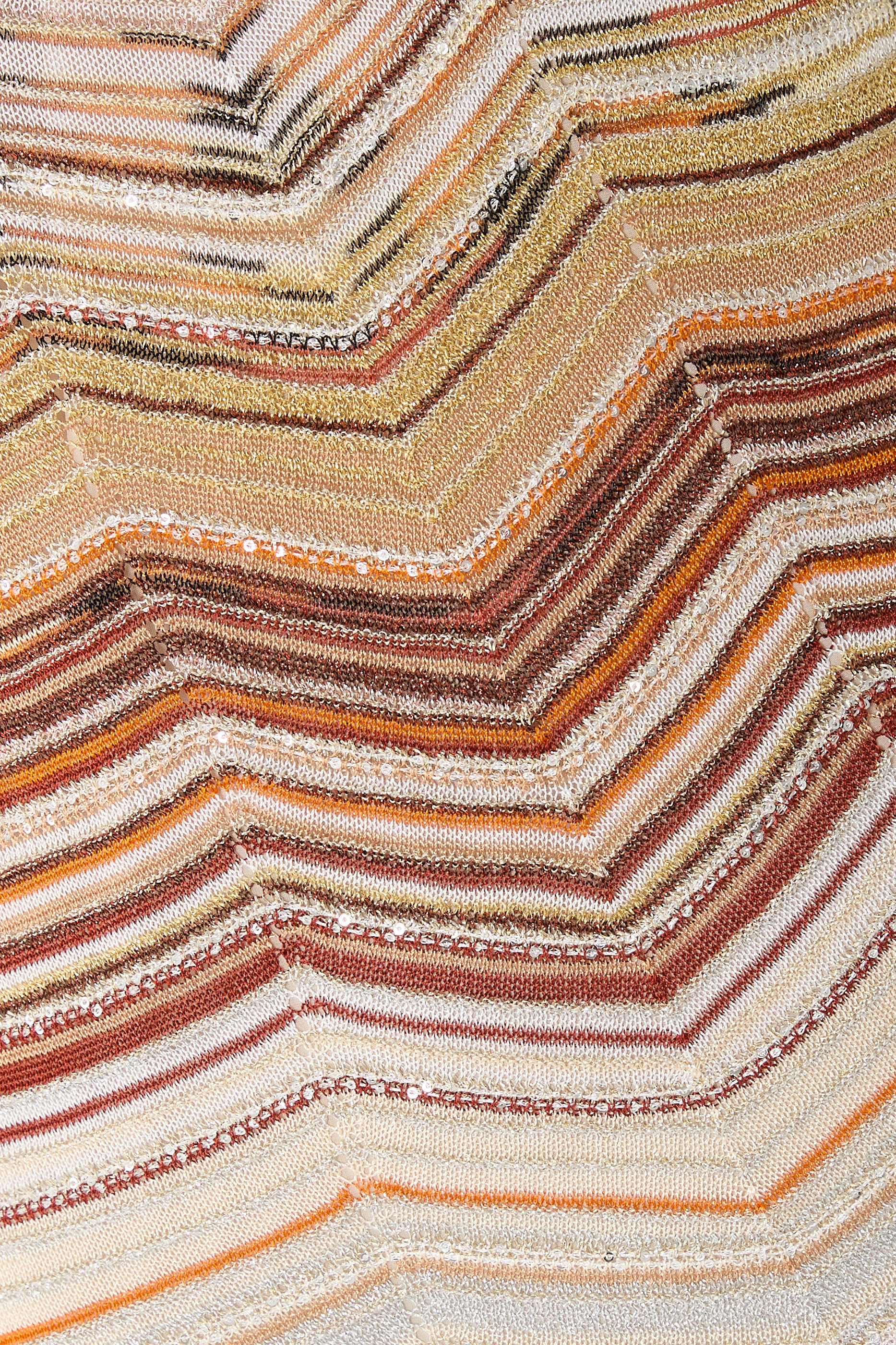 فستان قصير بنقشة خطوط متعرجة