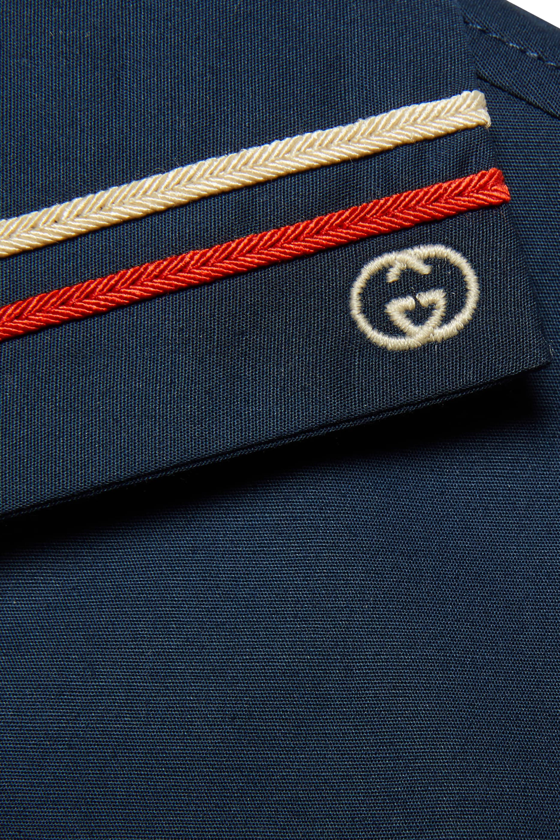 قميص مطرز بحرفي شعار الماركة بنمط متداخل للأطفال