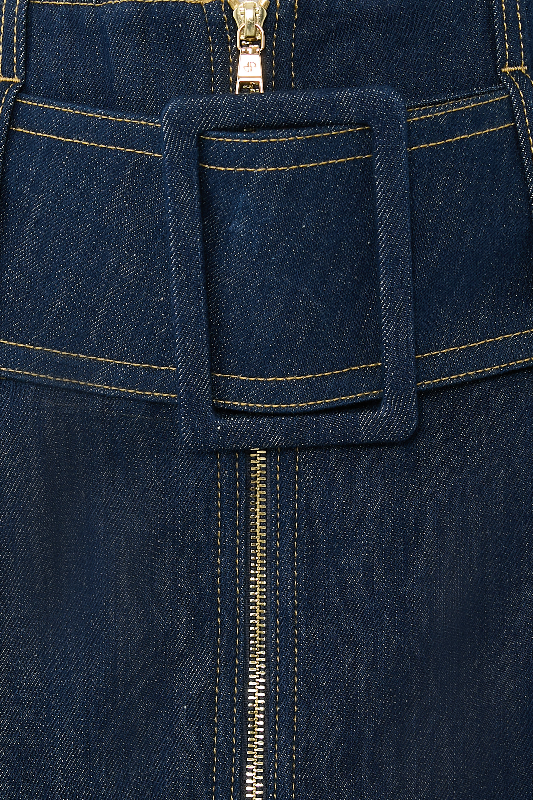 تنورة متوسطة الطول بفتحة قطن دنيم