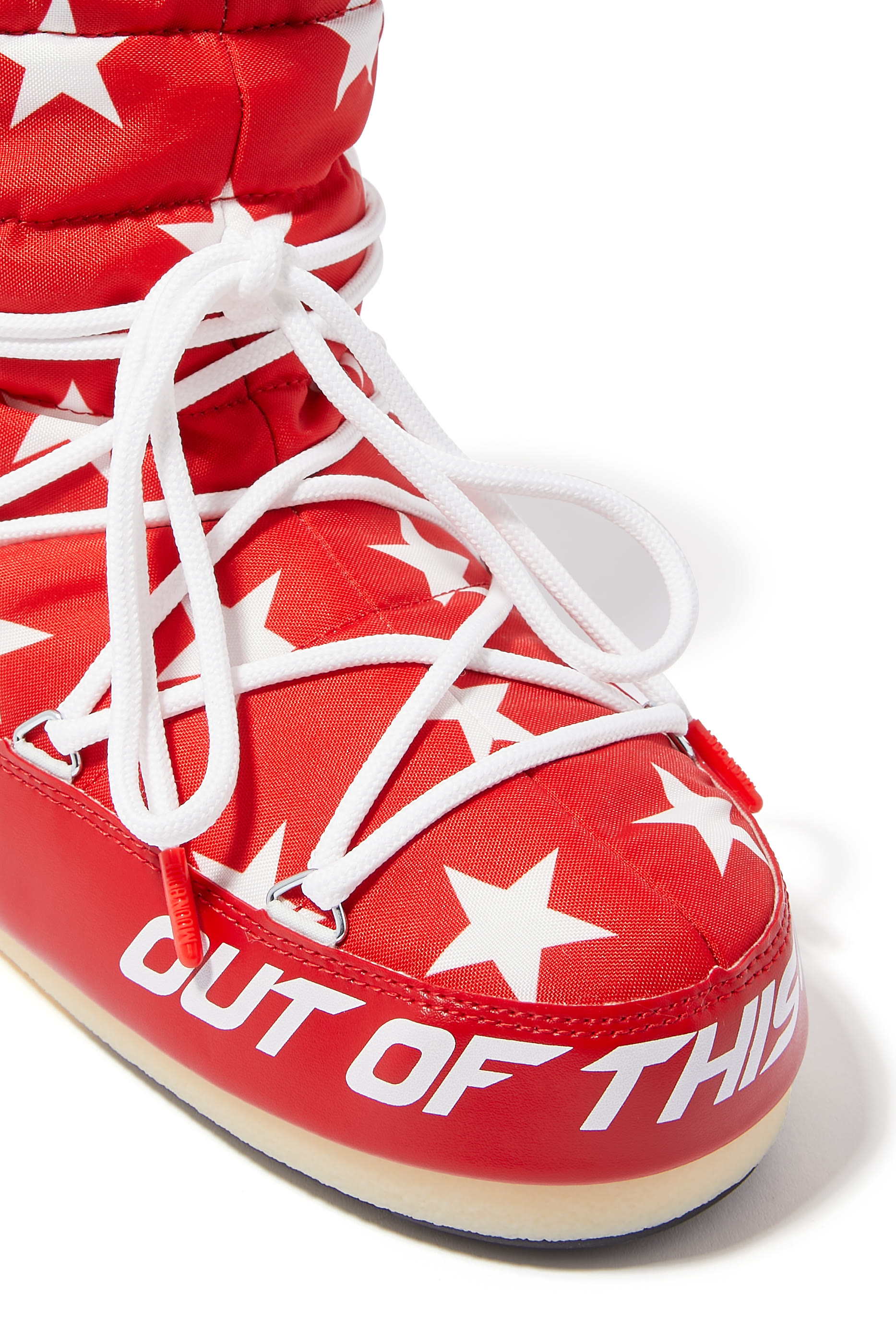 بوت بقصة منخفضة مزين بنجوم