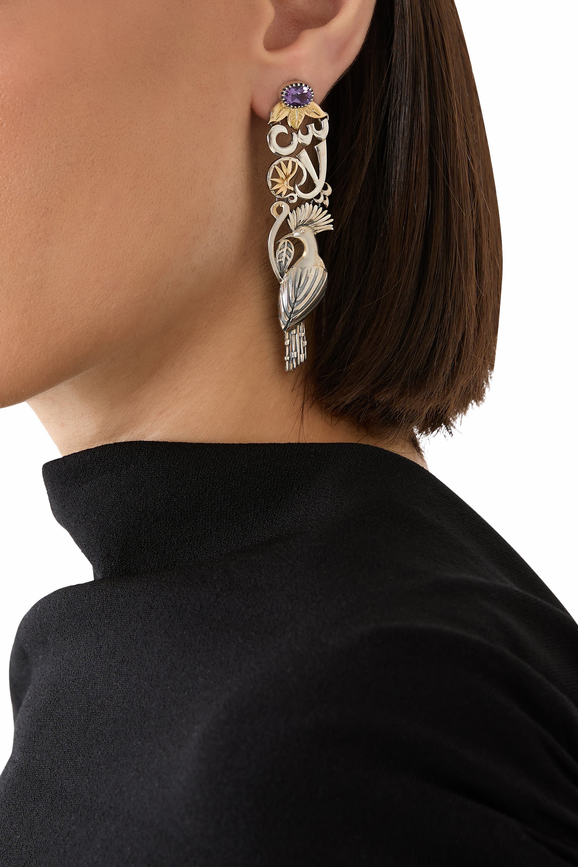 قرط منفرد بنقشة كلمة سلام ورمز الحكمة