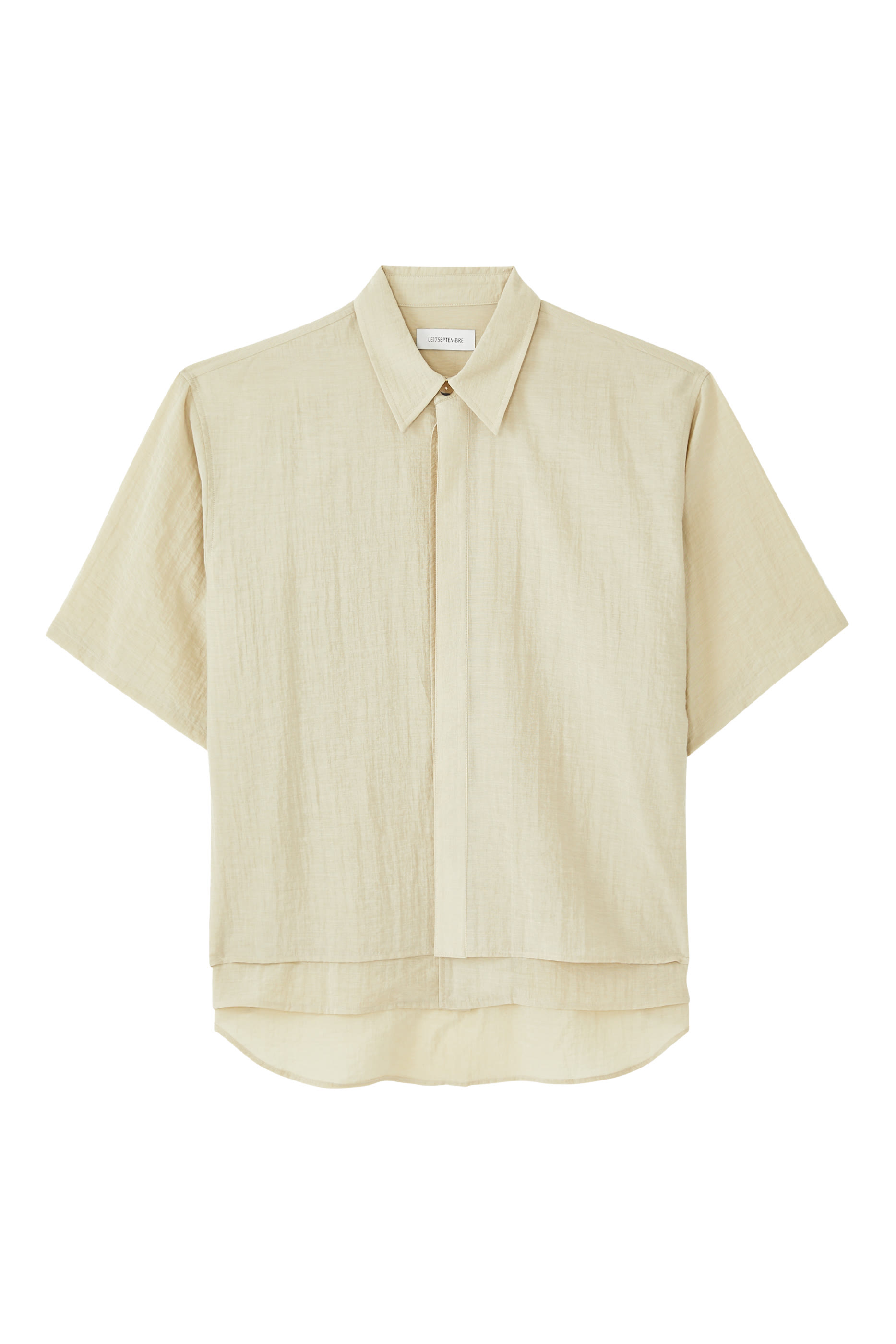 قميص بطبقتين وأكمام قصيرة